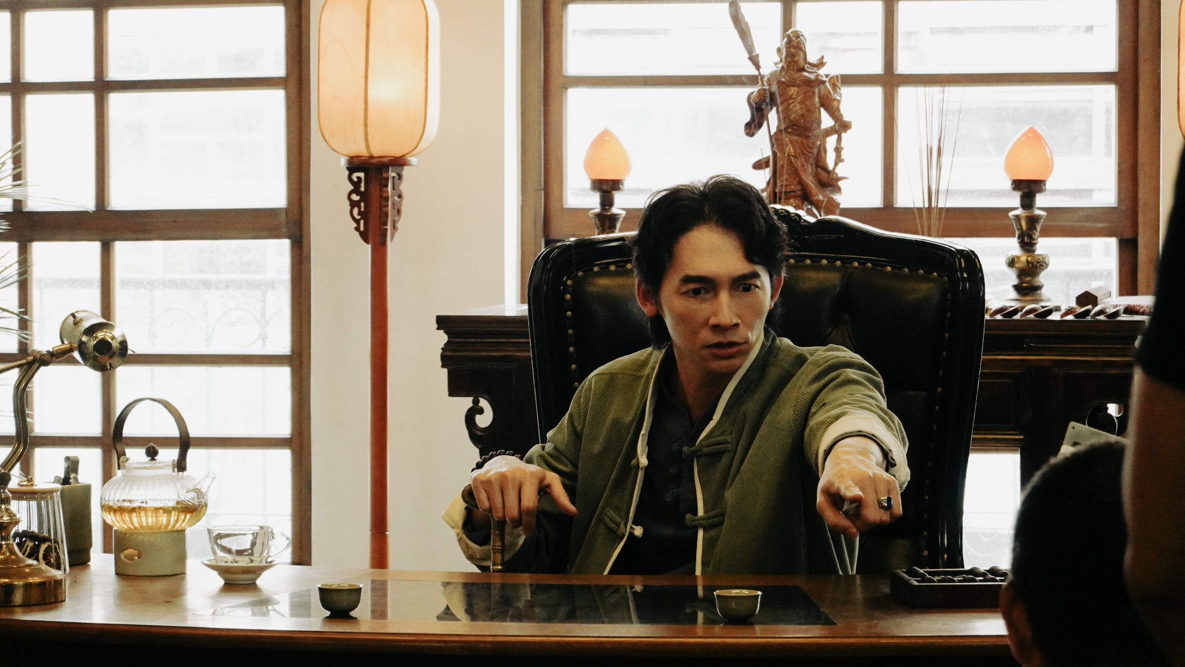溫昇豪在《大仙尪仔》中飾演老大南哥。（公視台語台提供）