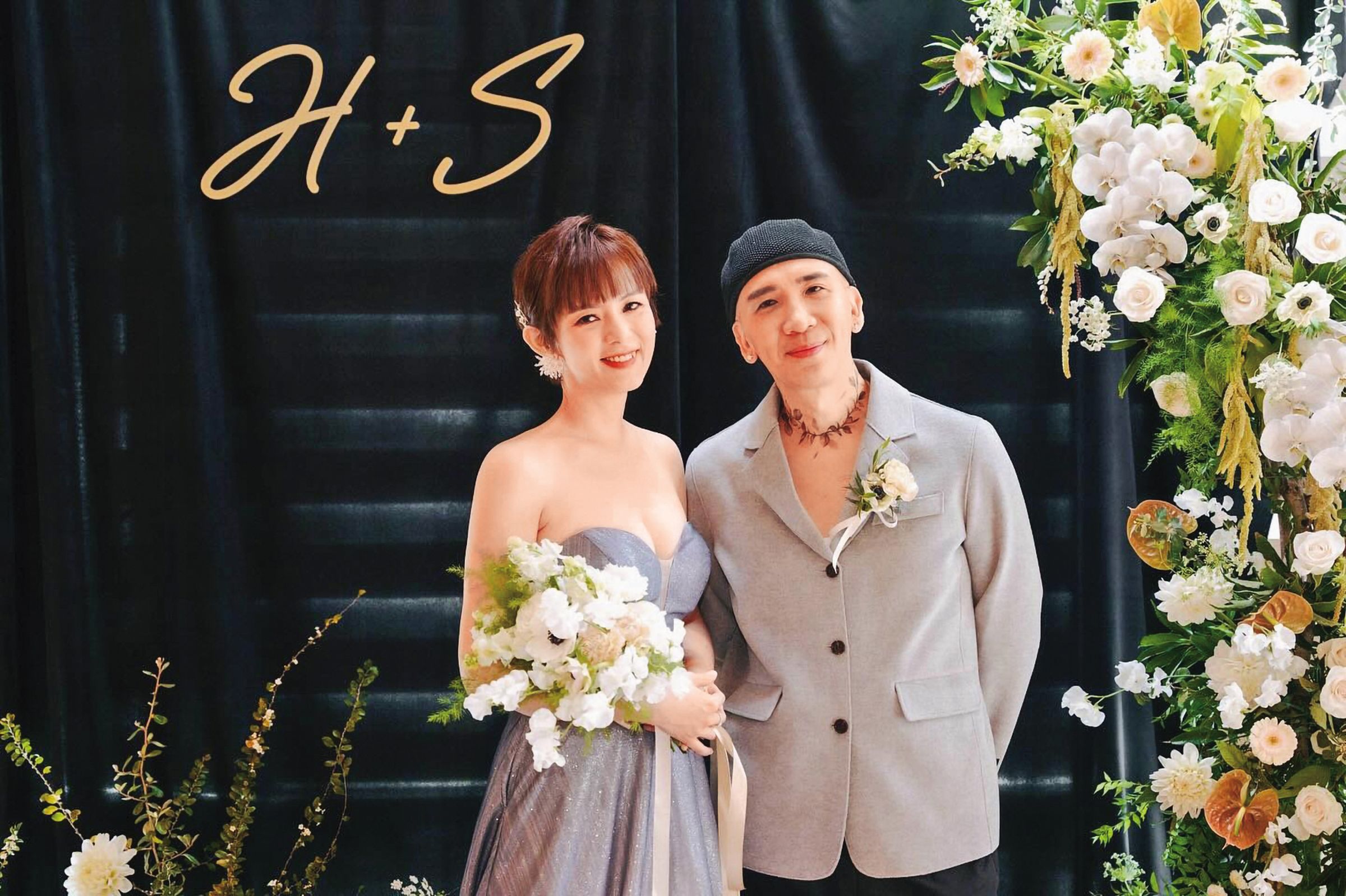 作家H(右)和陳珮甄(左)辦完婚宴不久就宣布分手。(翻攝自作家H IG)