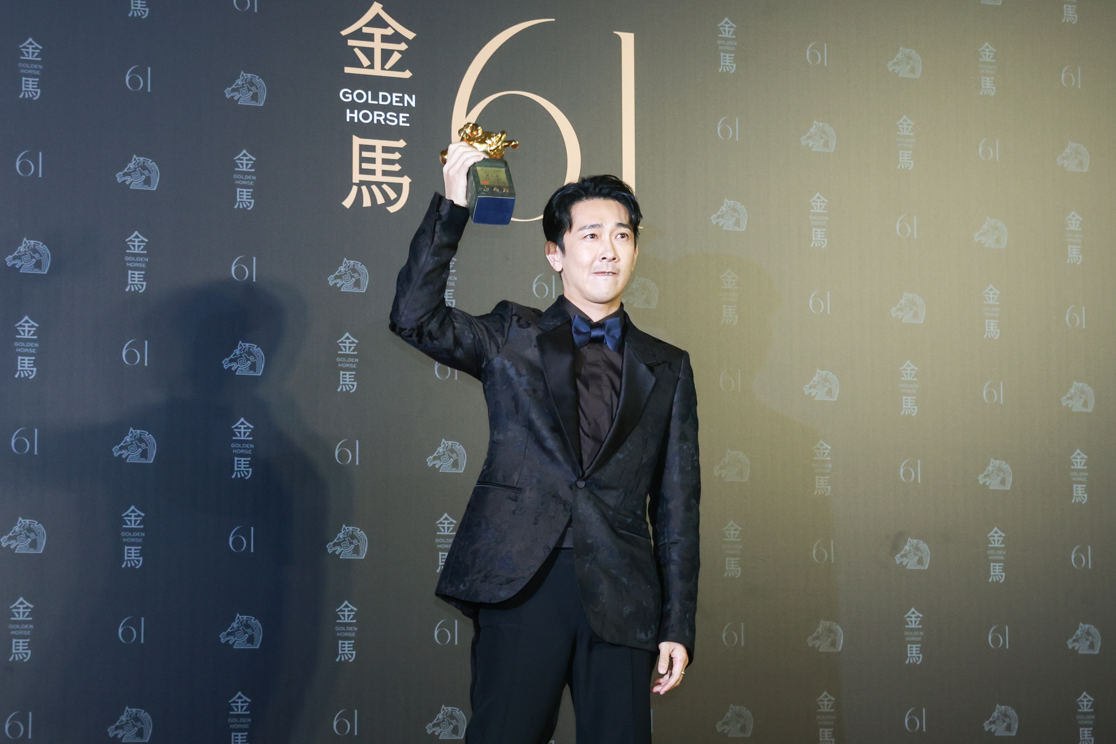 施名帥得到金馬獎後，最想抱抱太太朱芷瑩。