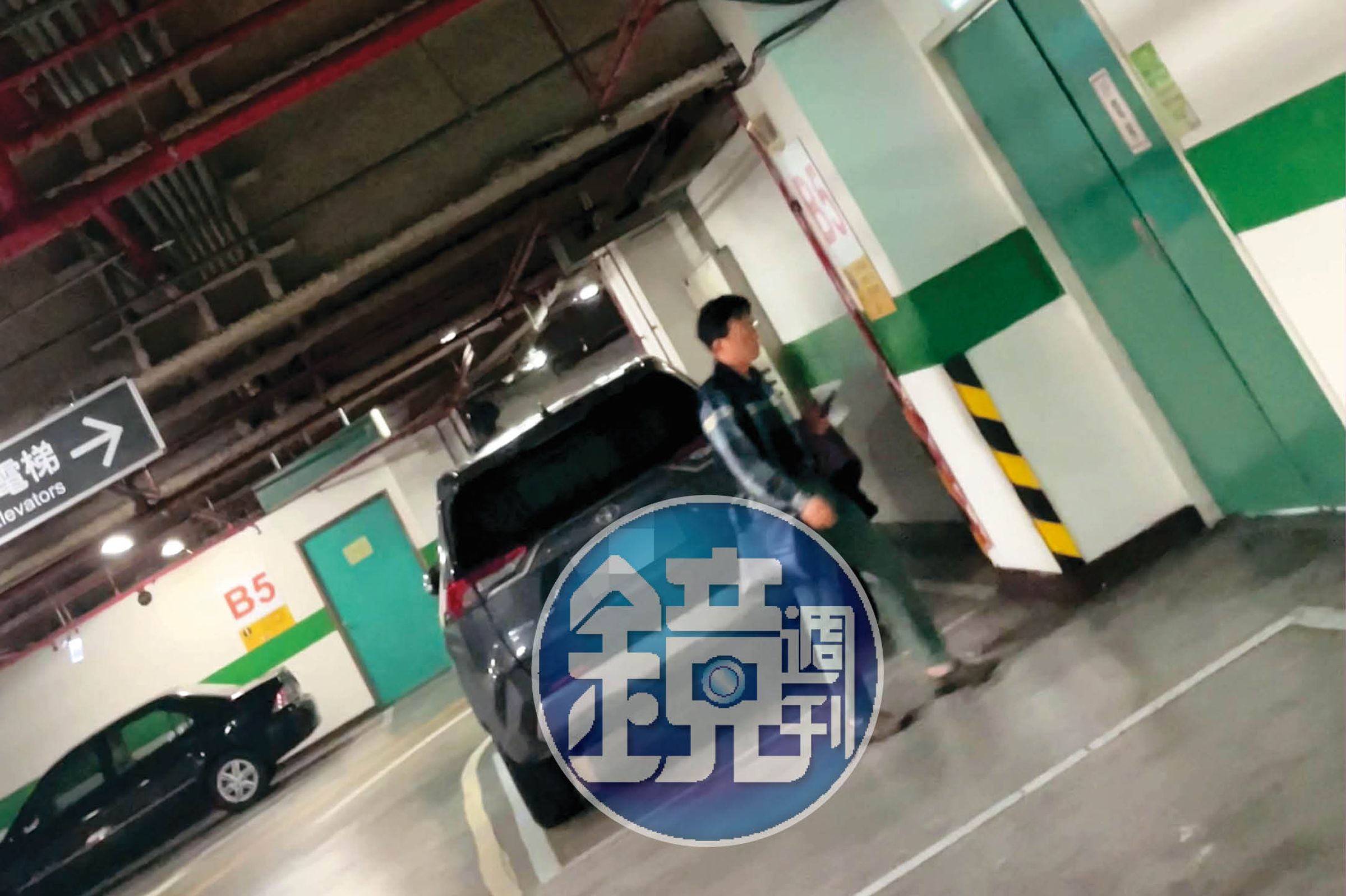 6月28日08:18,等護理師上樓後,江坤俊自己才下車移動,兩人進出醫院都是各走各的,看似毫無關聯。