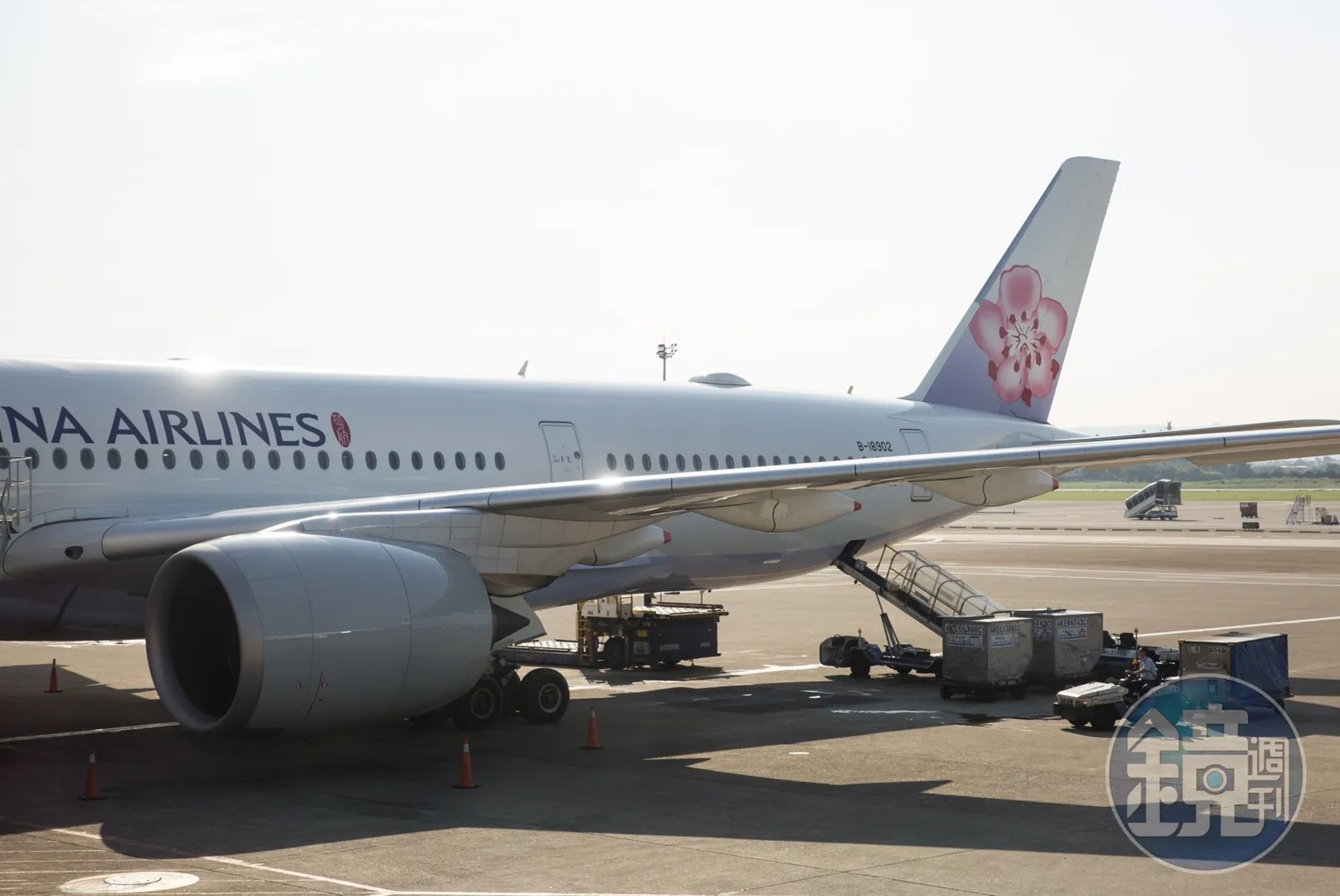 華航班機CI-702在馬尼拉遭到菲律賓航空飛機擦撞機翼,延誤飛行約9小時。(非當事飛機,本刊資料照)