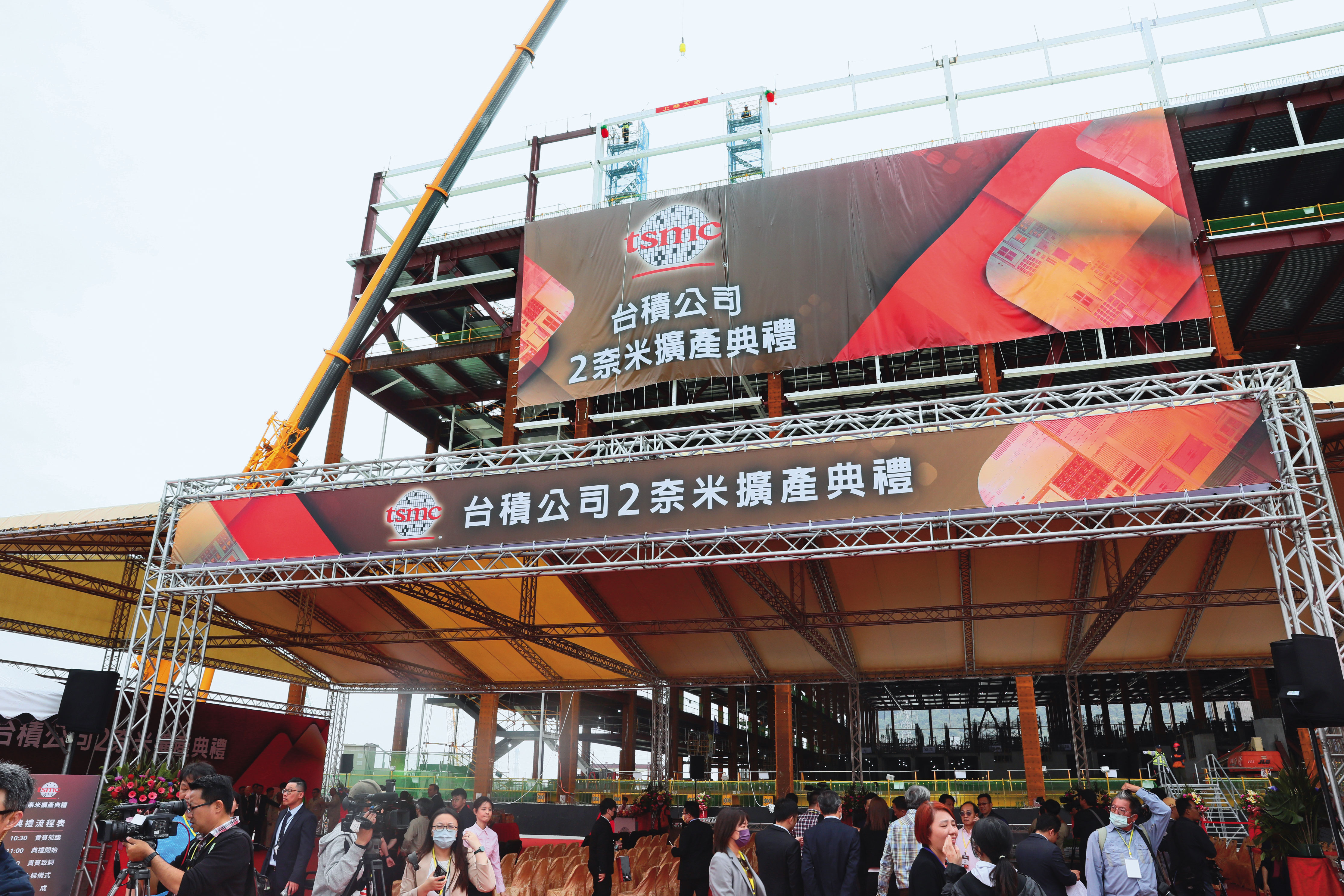 AI需求太強，2奈米訂單爆滿，台積電正在台灣加碼擴建中。 