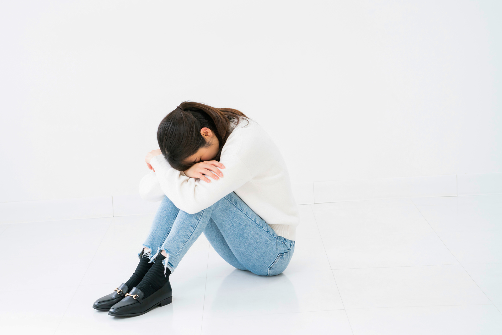 一名女大生原本答應與男網友發生前戲，沒想到卻與對方發生性行為。（示意圖，Pakutaso）