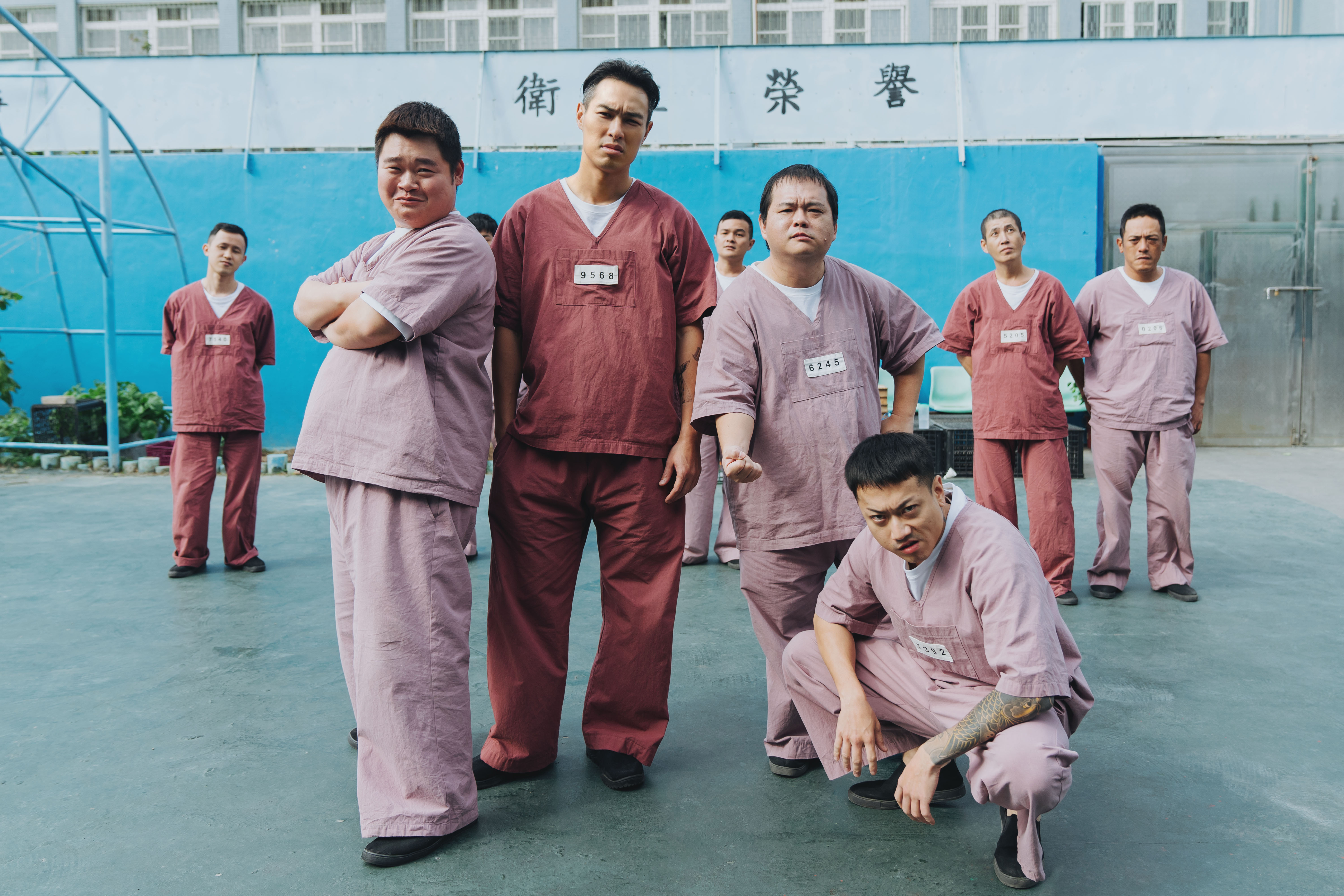 楊祐寧邪又可愛,黑道老大收編花木蘭侍衛團。(愛奇藝國際版、壹壹影業提供)