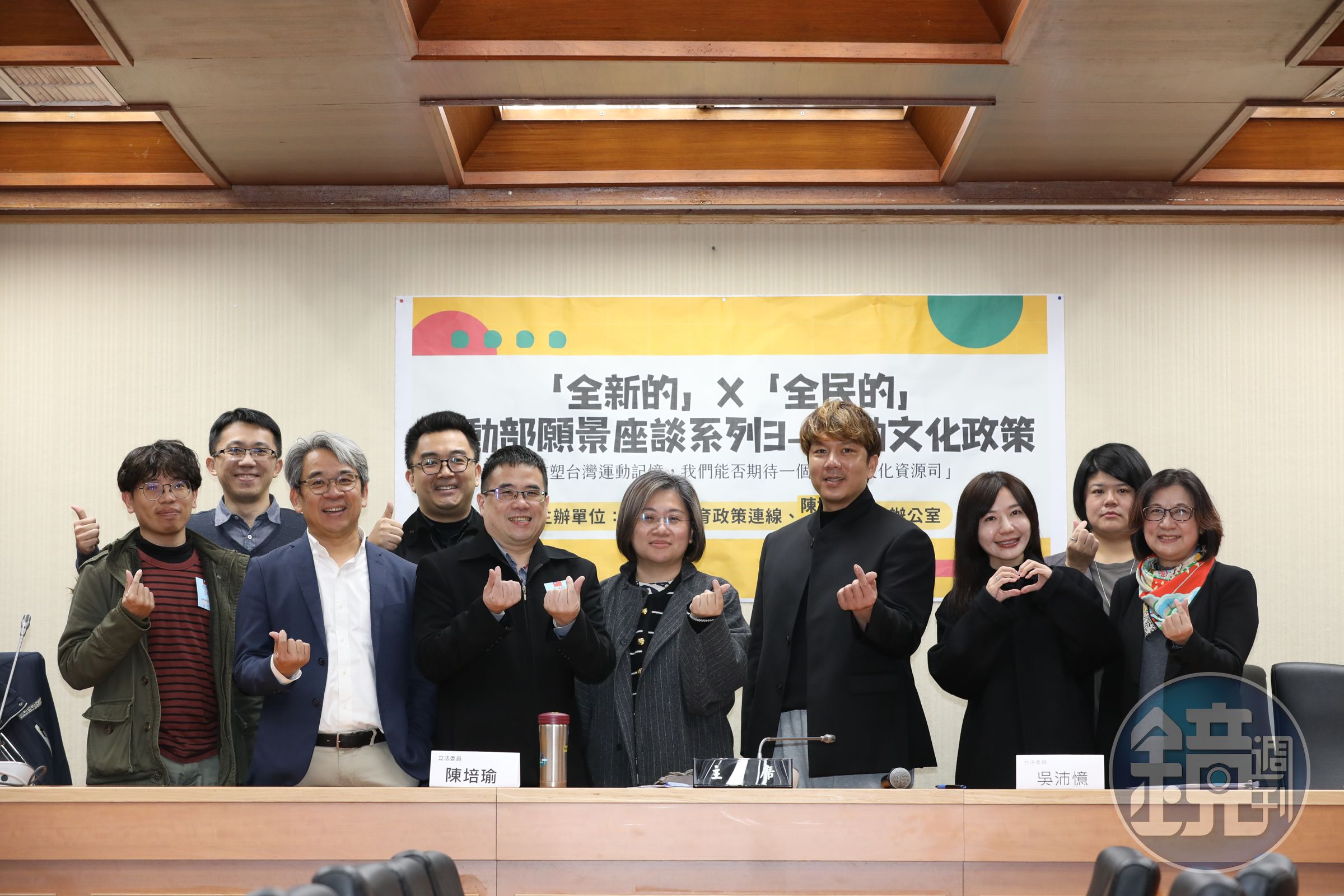 周思齊今現身立法院,與民進黨立委陳培瑜委員、吳沛憶同台,提出二大體育相關政策。