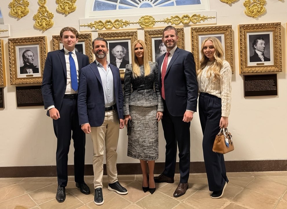 巴倫（左起）、小唐納、伊凡卡、艾瑞克、蒂芬妮在老爸川普的國情咨文演說中合體。（翻攝X@EricTrump）