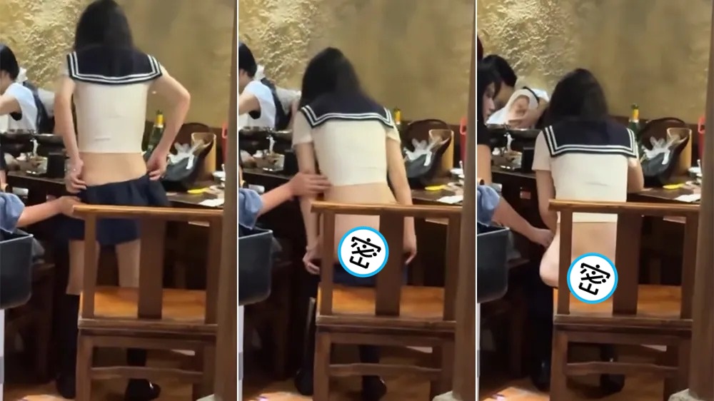 一名穿著水手服的白皙妹，在餐廳吃飯時，突行為怪異，脫褲露出白皙屁桃。（翻攝自微博）