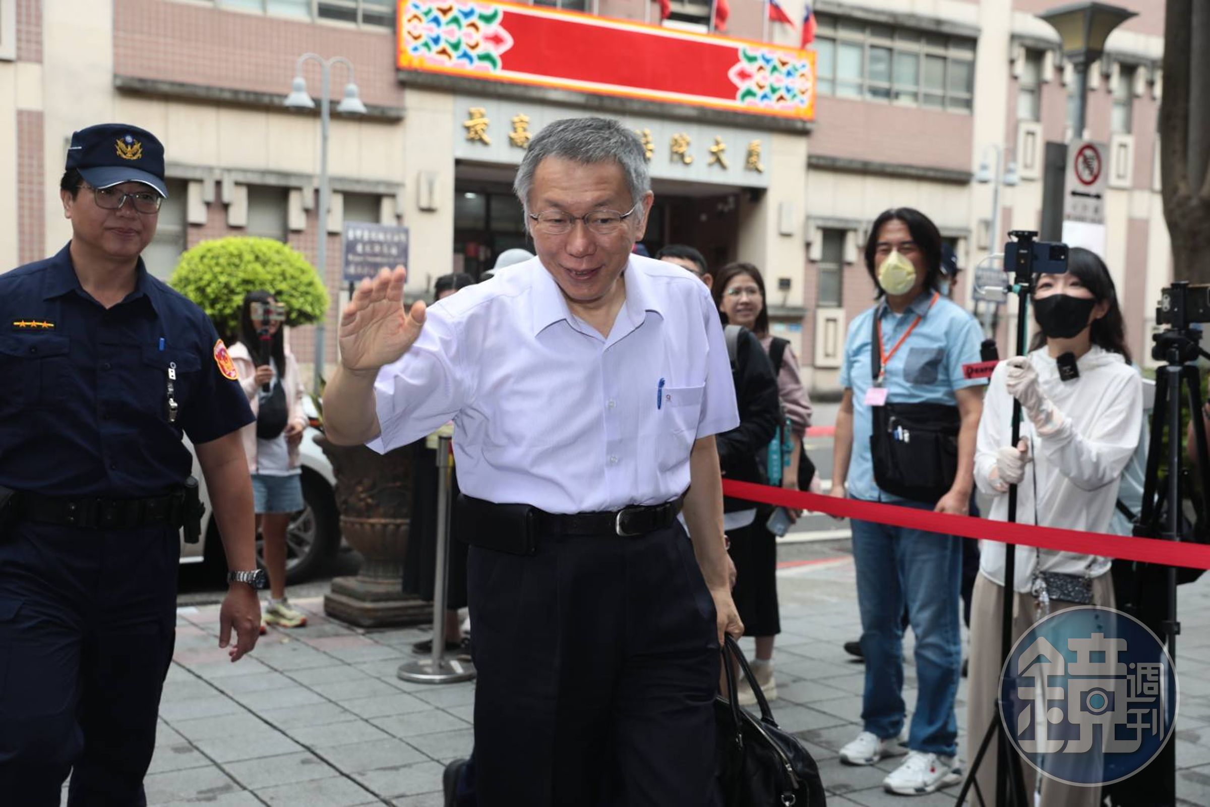 柯文哲今出庭勘驗共犯黃景茂去年應訊影音光碟，指控筆錄不實遭打臉。