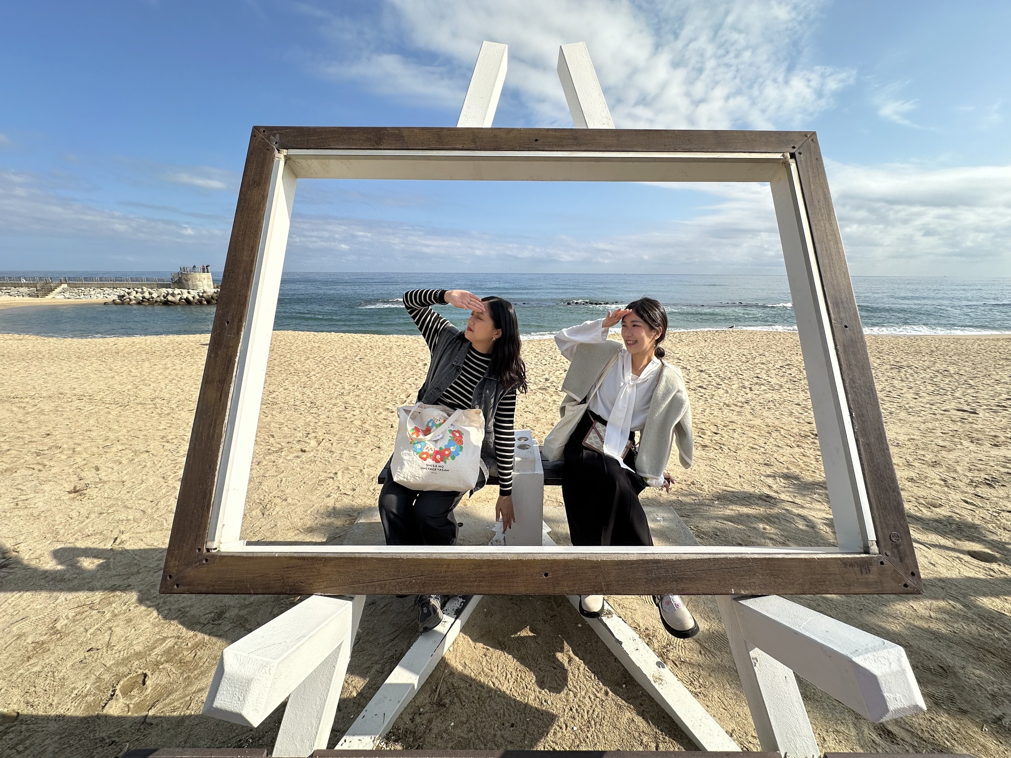 鄰近江陵海邊的「海波朗路39號」有許多可愛的裝置藝術，讓徒步者拍好拍滿。