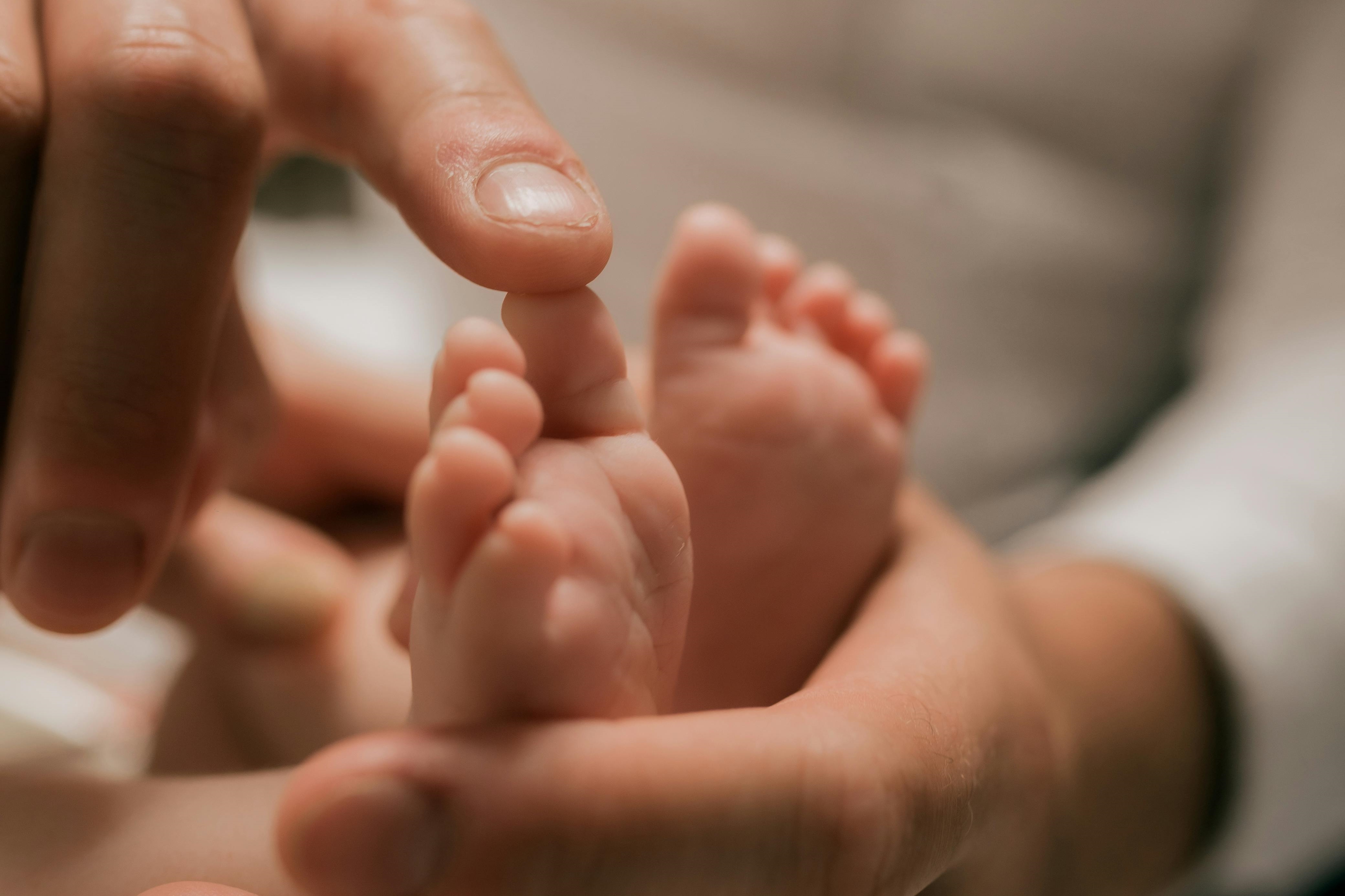 女警陳芊雯分娩過程中遭逢產後大出血不幸身亡，留下愛女安安。示意圖（pexels提供）