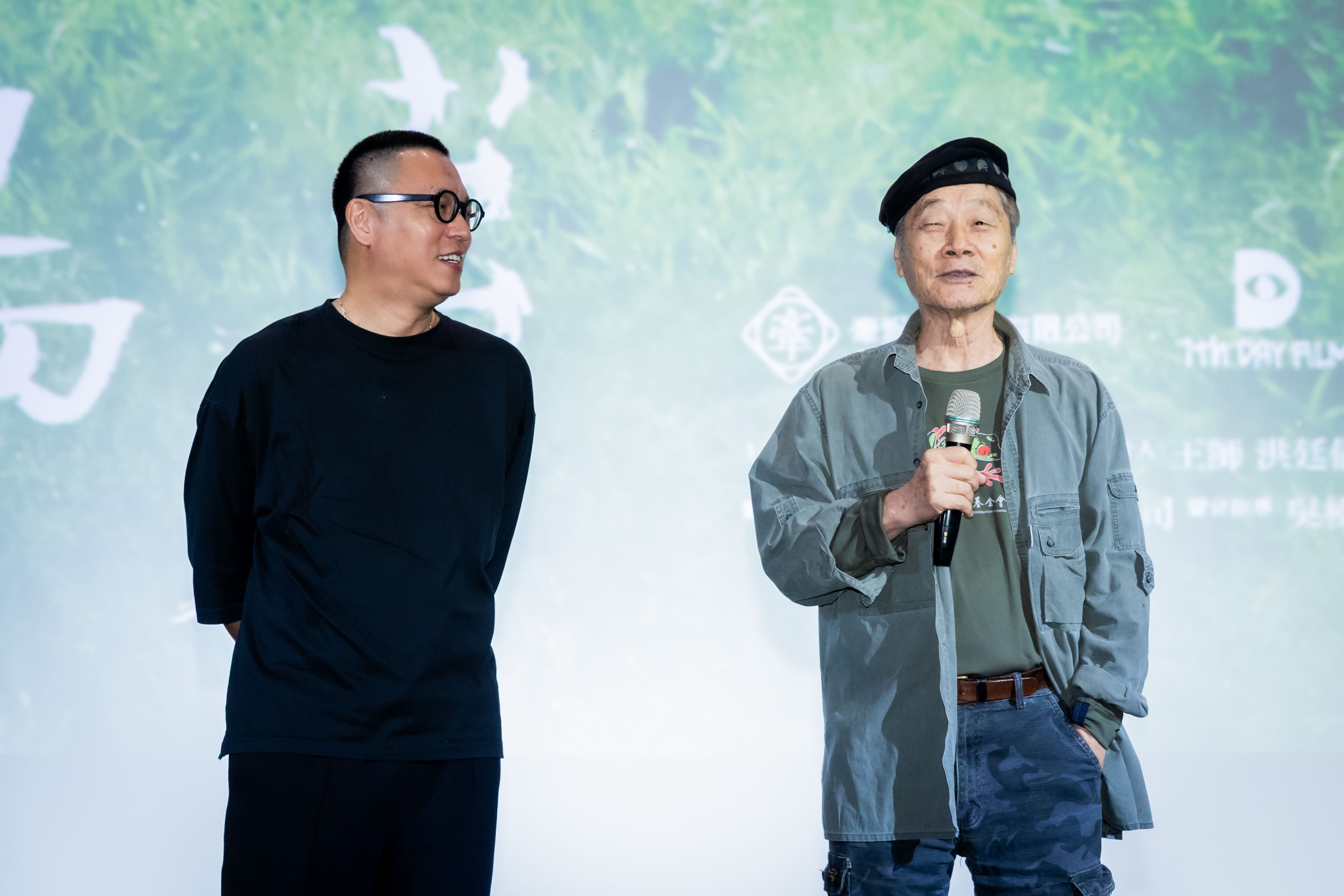 導演沈可尚（左）與徐仁修（右）出席媒體試片。（牽猴子提供）