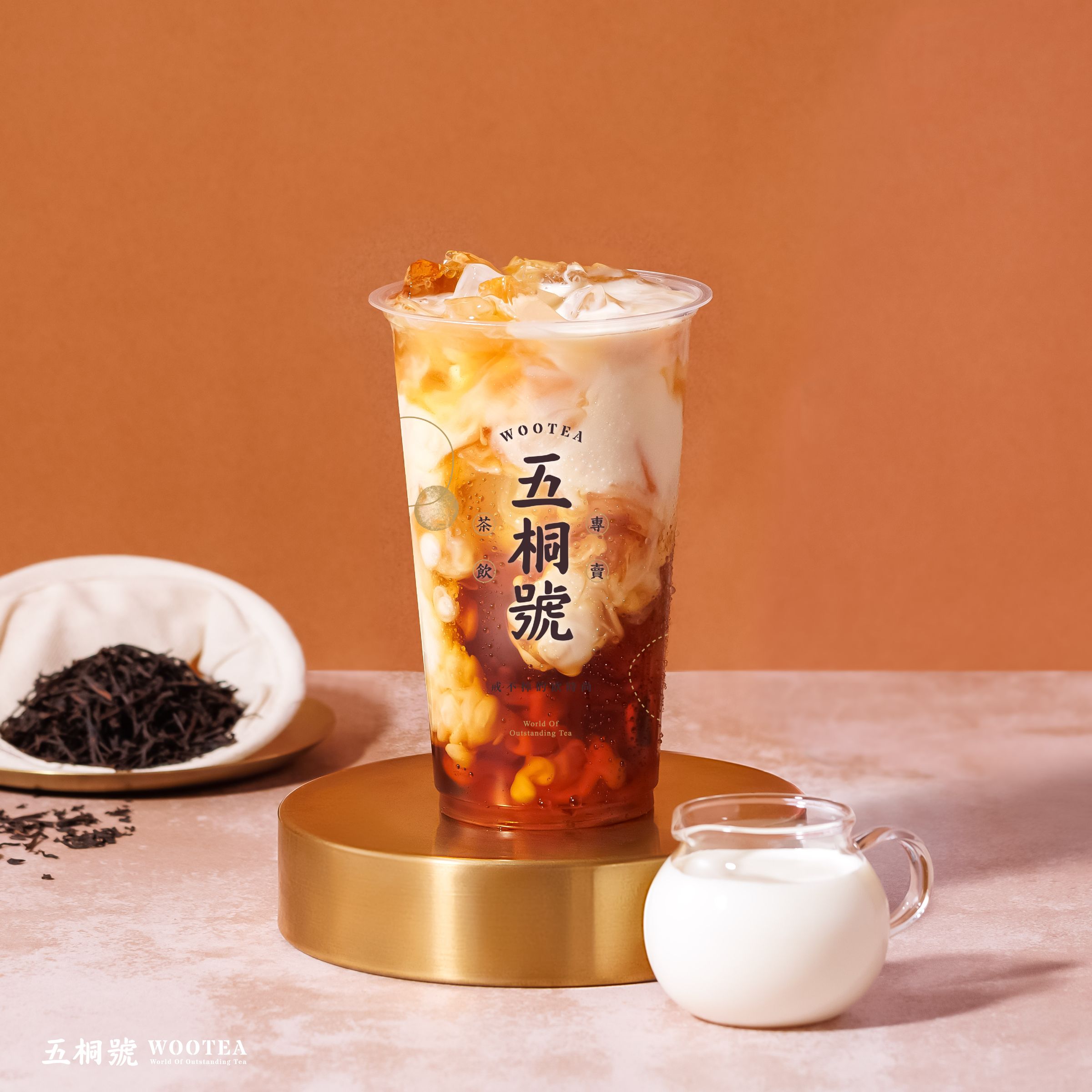 五桐號今年冬季打造奶茶國度，首推黃金比例的正宗港式「皇后絲襪奶茶」。（55元／杯，五桐號提供）