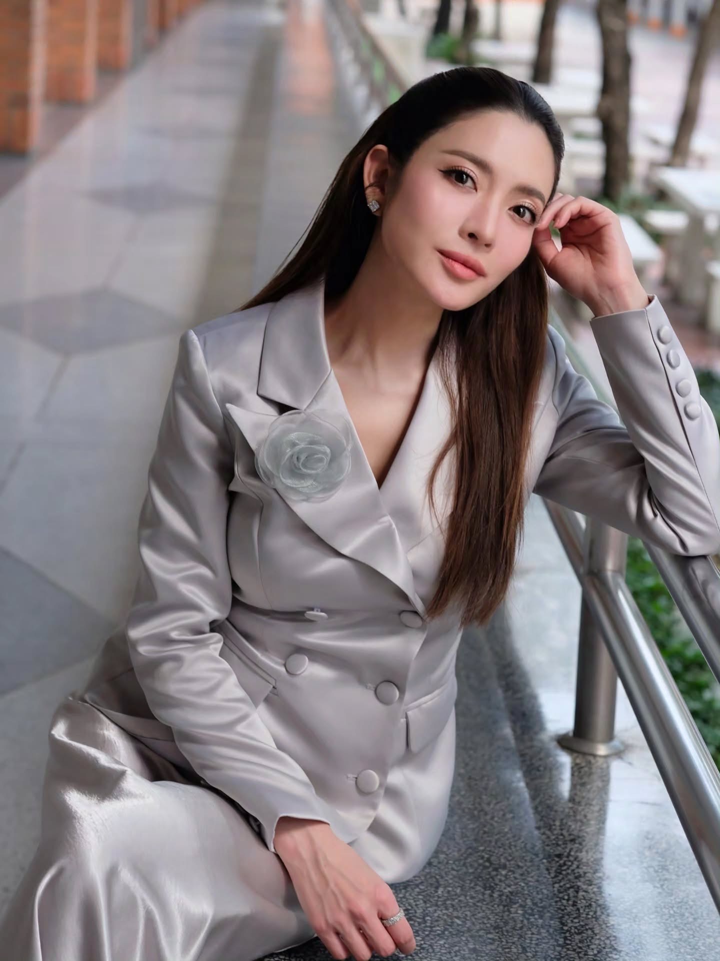 泰劇女神Aff與小16歲男星Nonkul相戀,男方與Aff的女兒相處融洽。(翻攝自Aff IG)