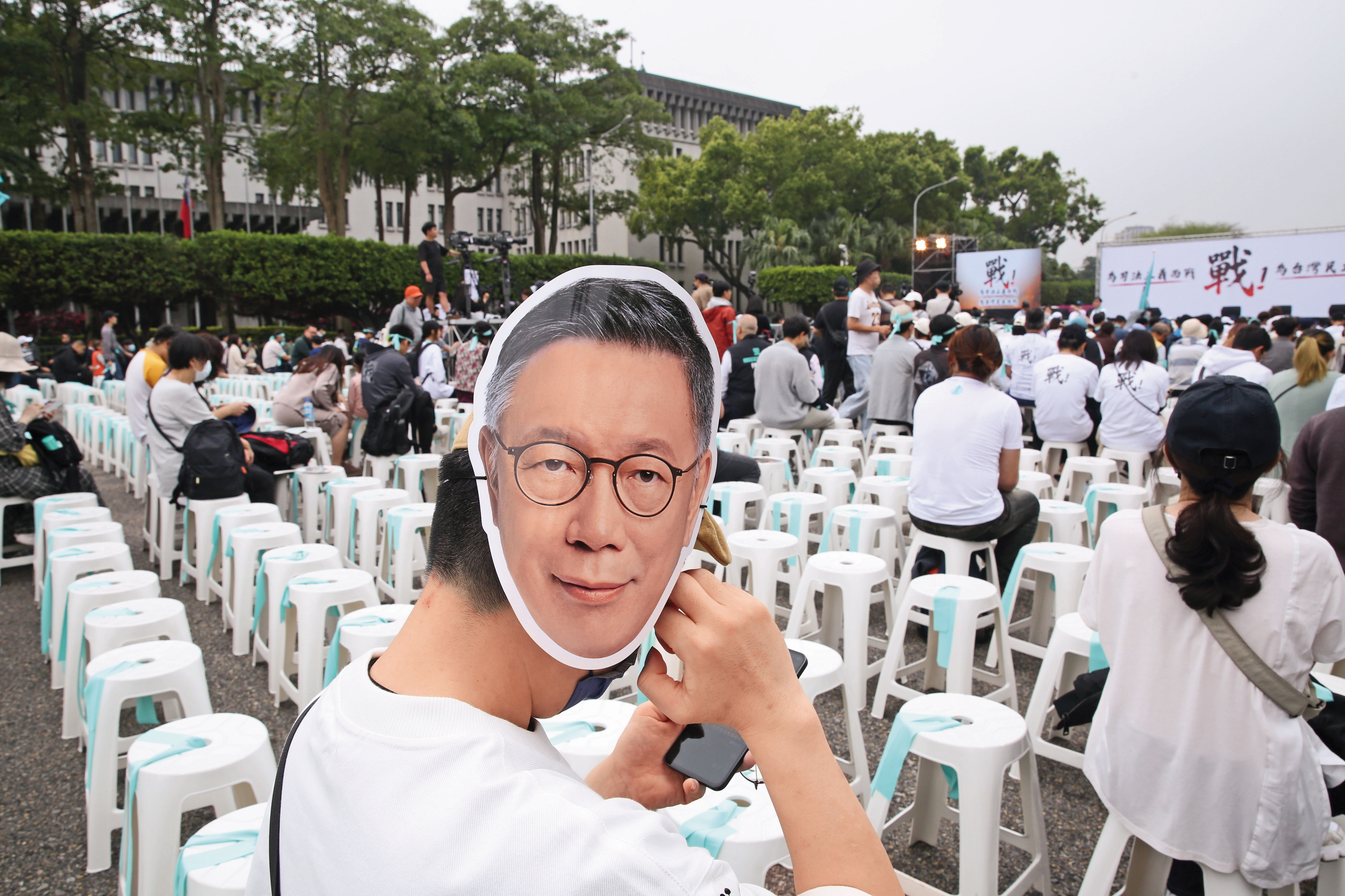 民眾黨號召支持者上凱道抗爭，人氣飆不上去，柯文哲要想翻身，群眾運動這條路根本走不通。（鏡報董孟航）