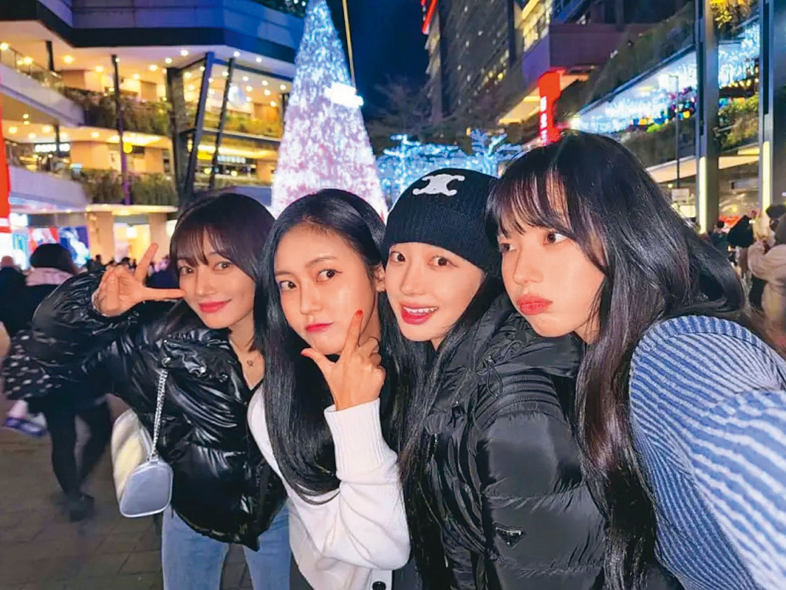 河智媛（右1）、禹洙漢（右2）因經紀公司老闆遇刺身亡，傳續留樂天生變，其韓籍經紀人鄭多惠（左2）出面闢謠。（翻攝自鄭多惠IG）