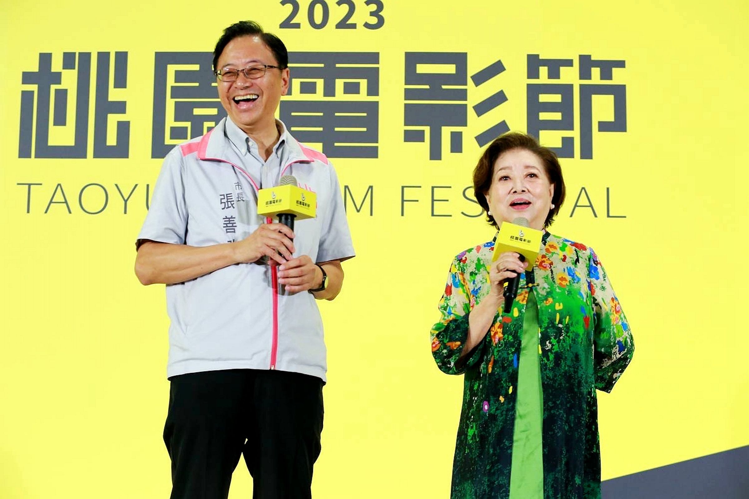 2023桃園電影節邀請市長張善政(左),與金馬影后陳淑芳擔任頒獎嘉賓。(桃園電影節提供)
