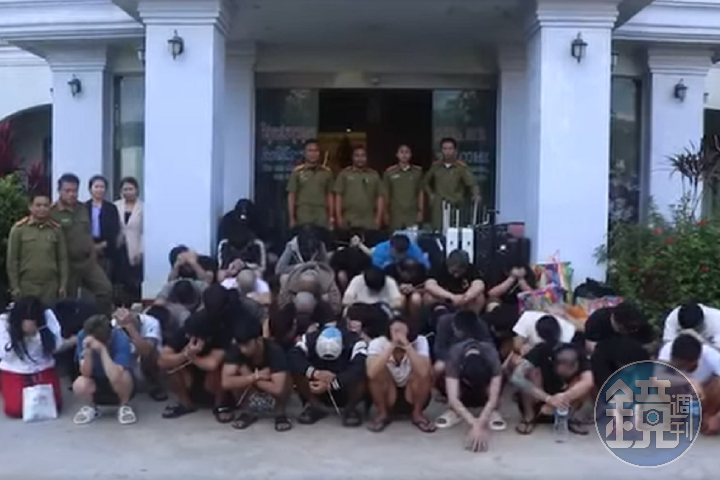 詐騙集團自稱是「市刑大吳隊長」，聲稱老翁的房子可能遭查封，如果不想被查封，就得再借500萬元放進帳戶。（示意圖、翻攝Saona Studio.ຊາວນາສະຕູດີໂອ臉書）