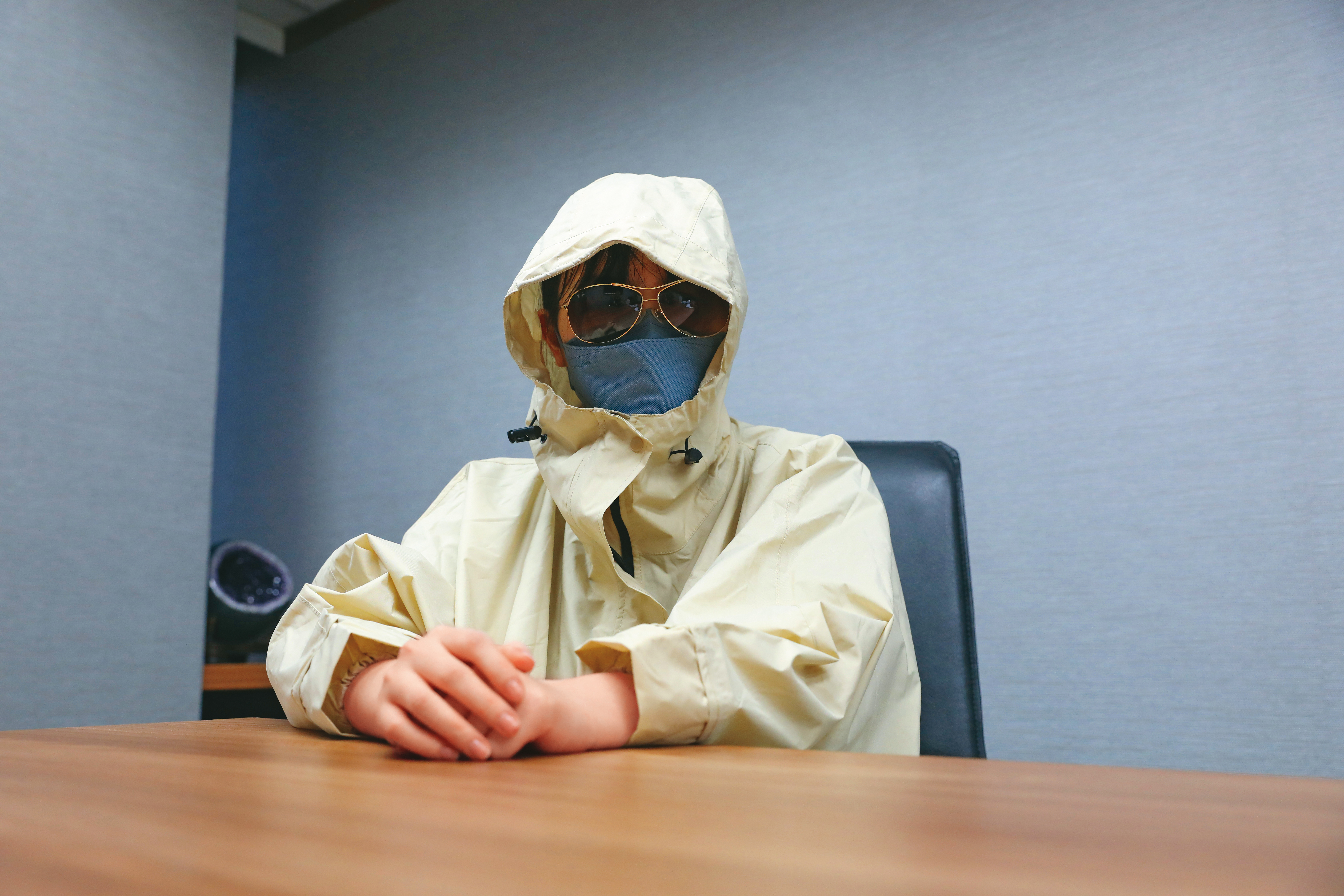 宋女接受本刊專訪，詳細透露和王文洋交往期間的細節，包括自己一開始為了錢，後來卻對總裁暈船的經歷。