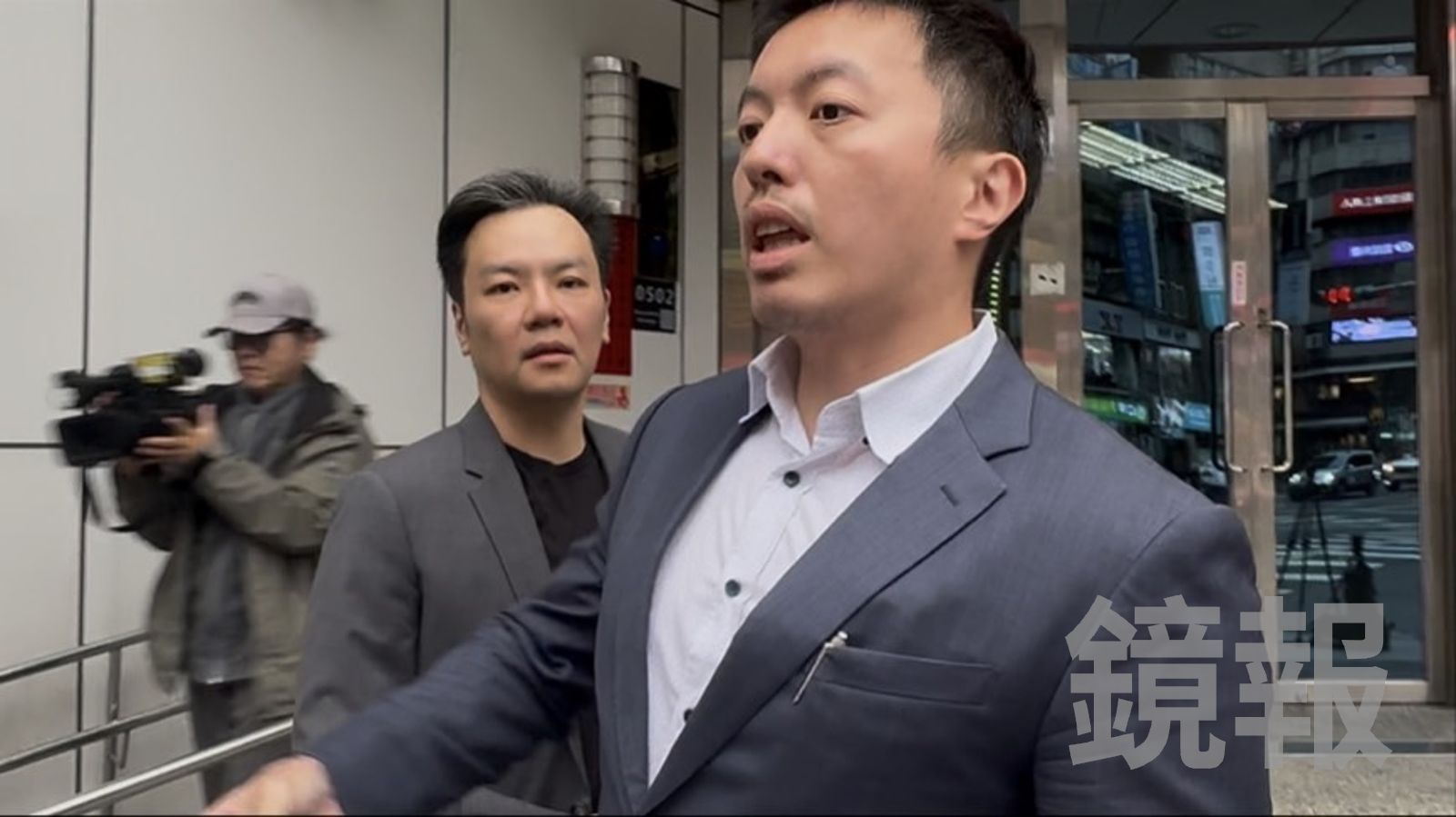 北檢深夜依妨害性隱私罪,諭令李宜展(圖左)300萬元交保。