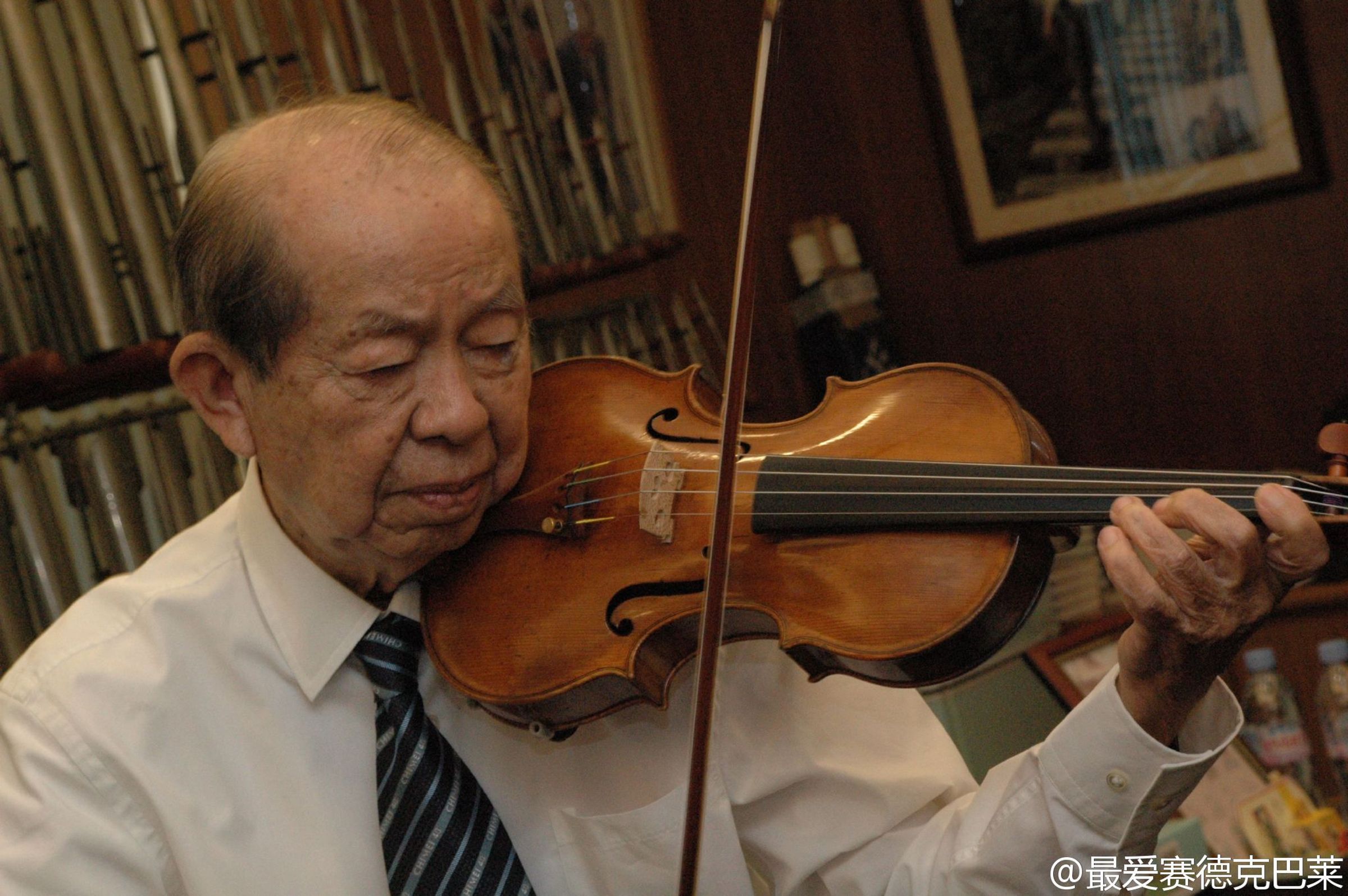 「我很早就告訴兒子,不要期待我會留什麼給你,尤其第三代不能花我一分錢,要靠自己本事打天下。」許文龍曾說。(翻攝自新浪網)