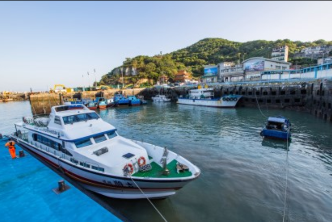 一名穿著疑似解放軍迷彩服的中國籍男子透過小三通入境馬祖北竿，因被查出證件有問題，對境管人員出現激動情緒。（翻攝馬祖國家風景區網站）