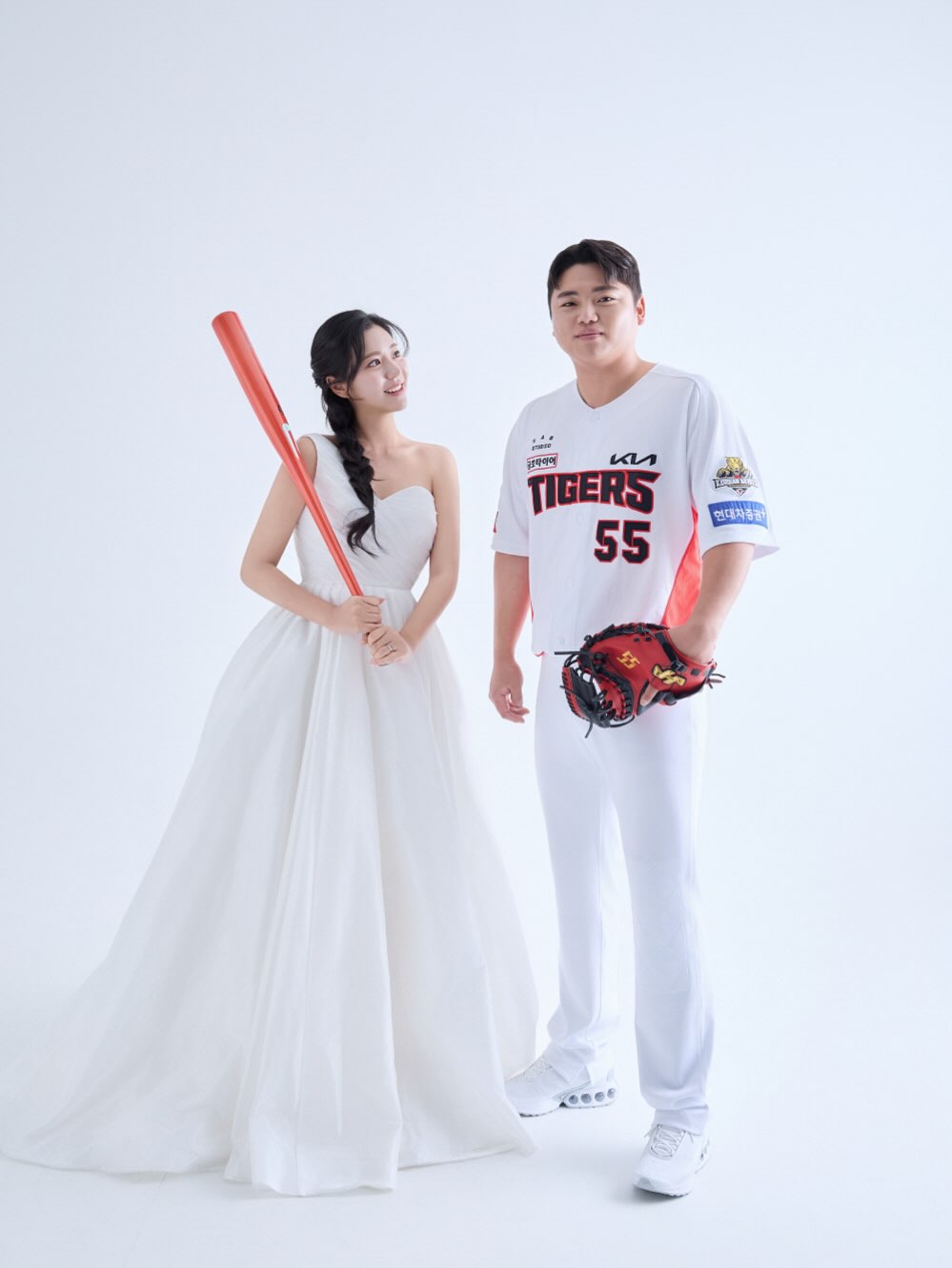 上月25日，KIA虎隊捕手韓埈洙在社群宣布與金以舒結婚。（翻攝韓埈洙INS）