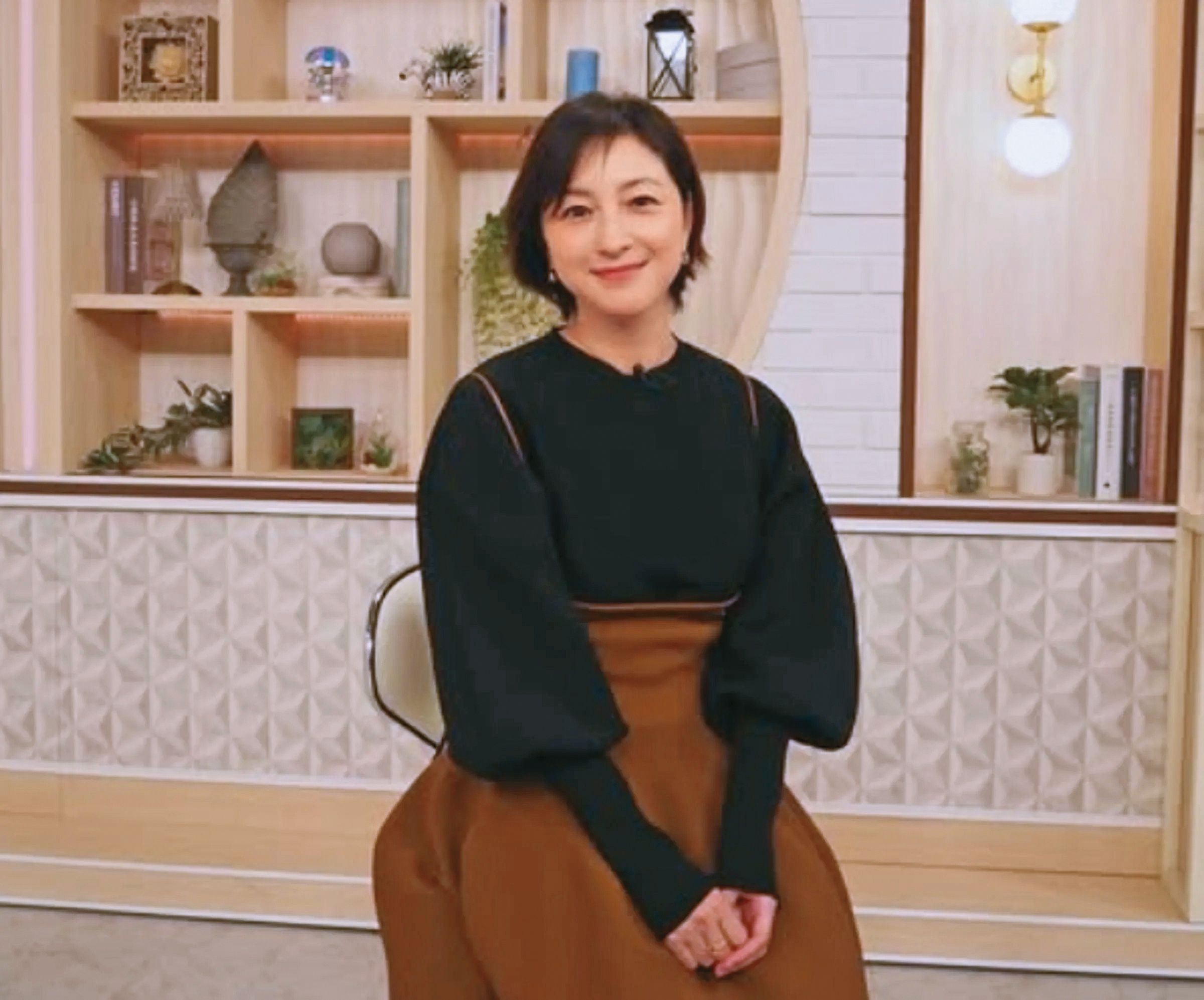 廣末涼子爆出危險駕駛遭警方逮捕，交保後宣布中斷所有演藝工作。