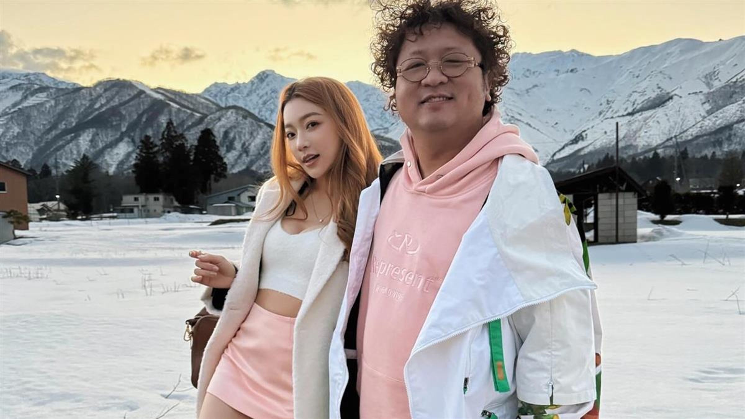納豆的女友依依近來在節目《單身行不行》認了剛交往時「一度提分手」,因為夜生活太頻繁身體真的受不了。(翻攝網路)