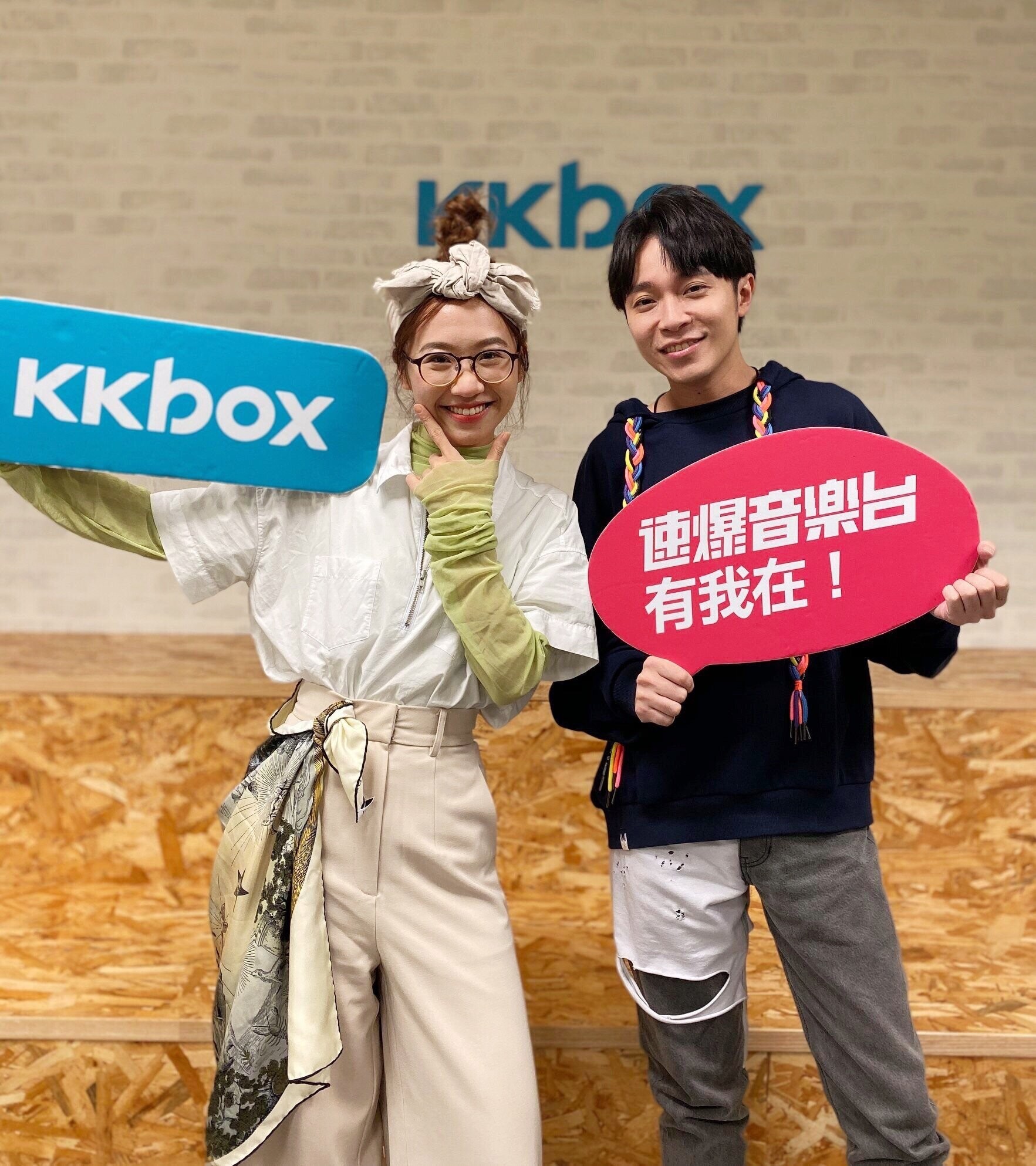 青峰曾多次力挺Lulu的網路節目《明星輕鬆來聊聊》。（KKbox提供）