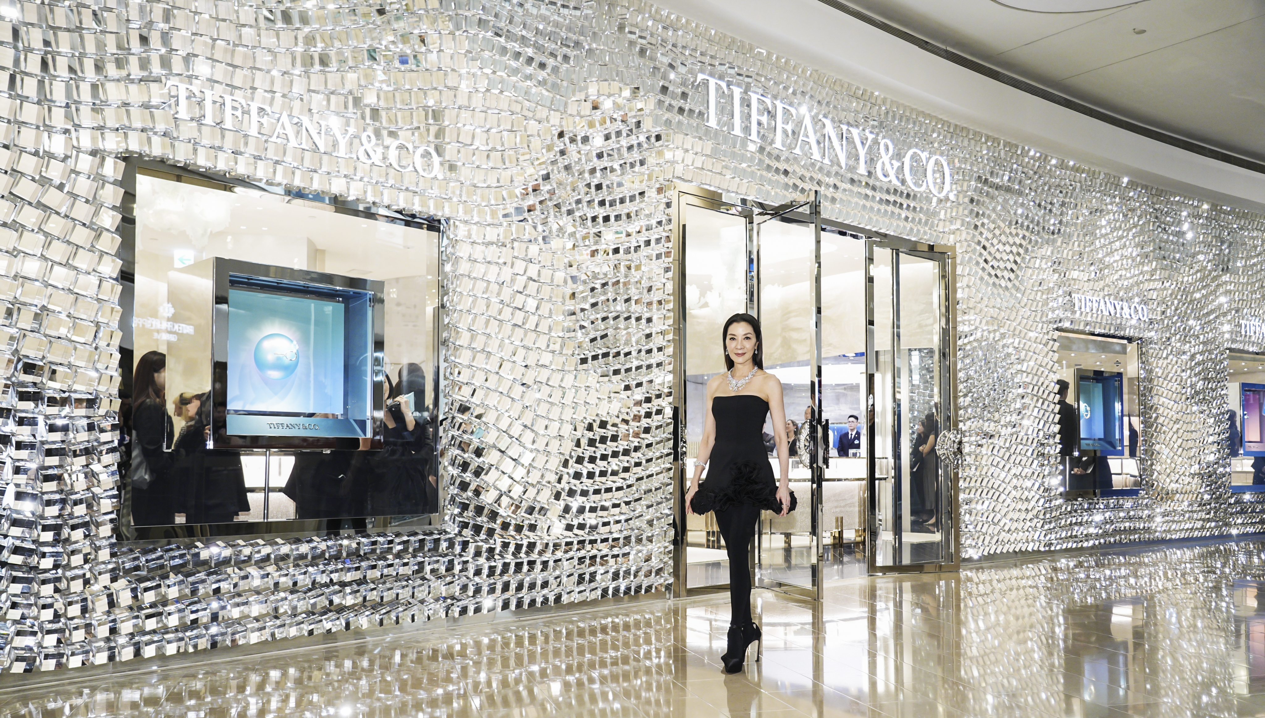 楊紫瓊為Tiffany & Co.蒂芙尼台北101全新旗艦店開幕活動站台，大展親和力。