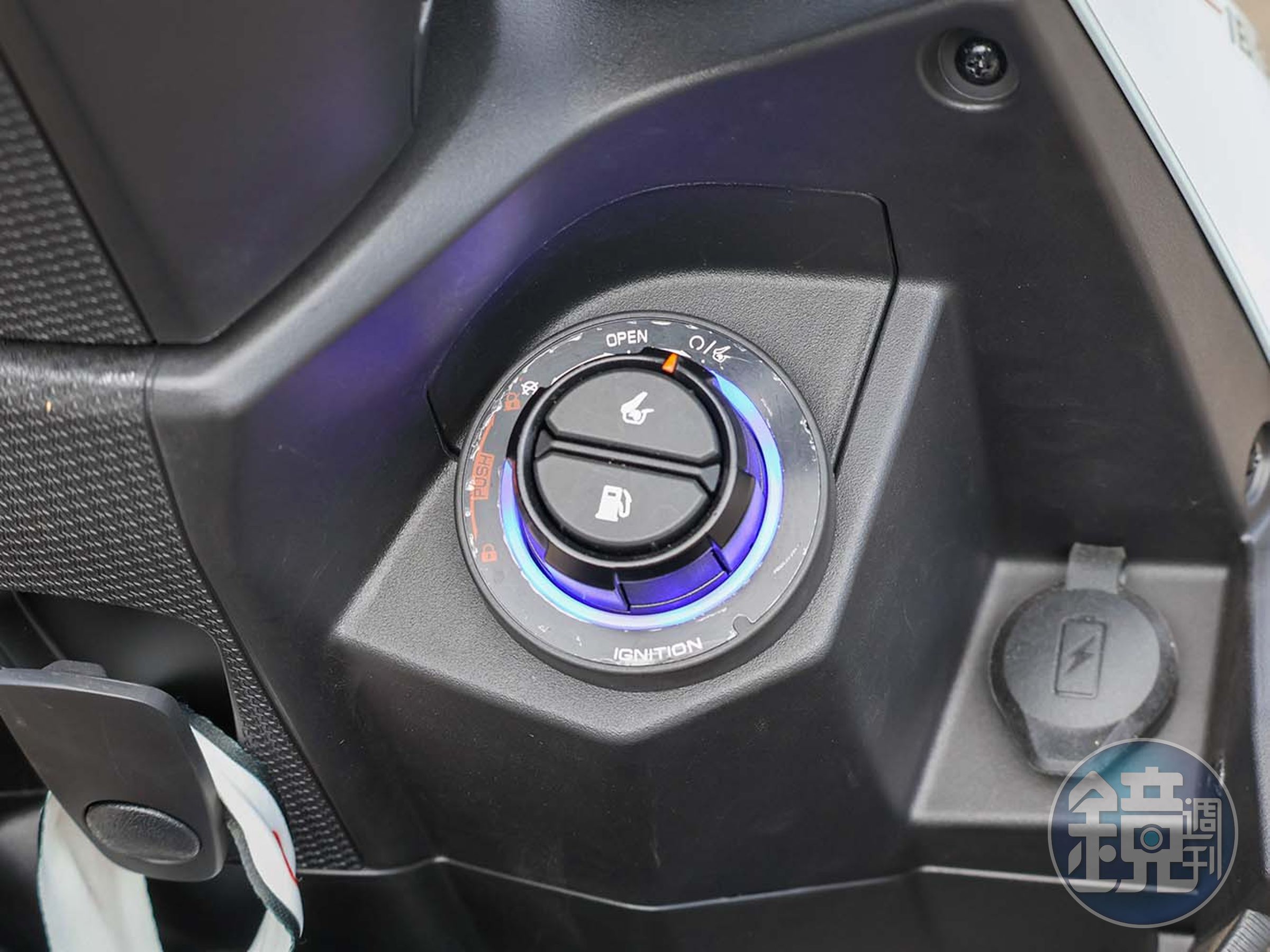 Keyless系統還有Type-C的充電口是RTS 165 R的標準配備。