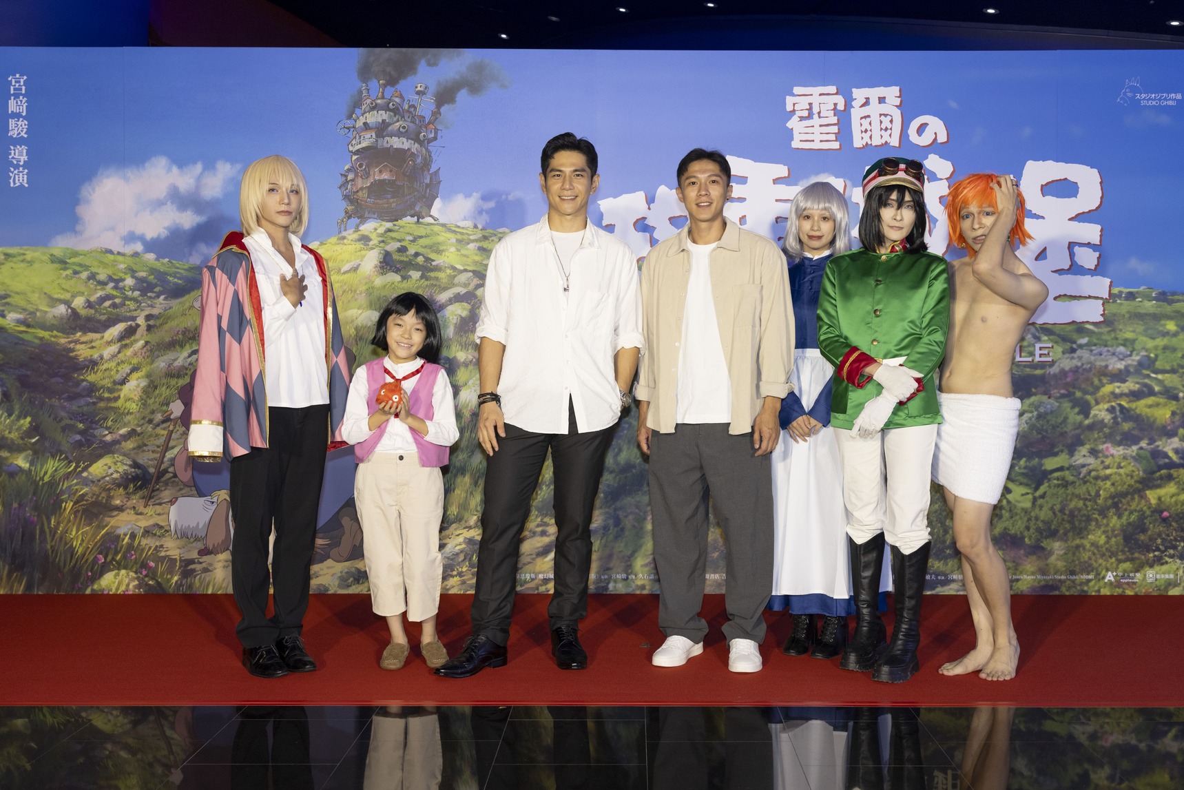 祖雄、型男爸爸嘉育與首映會Coser合影。(甲上娛樂提供)
