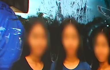 泰國3名13歲少女不幸遭急流捲走溺斃河中。（翻攝自YouTube@AMARINTVHD）