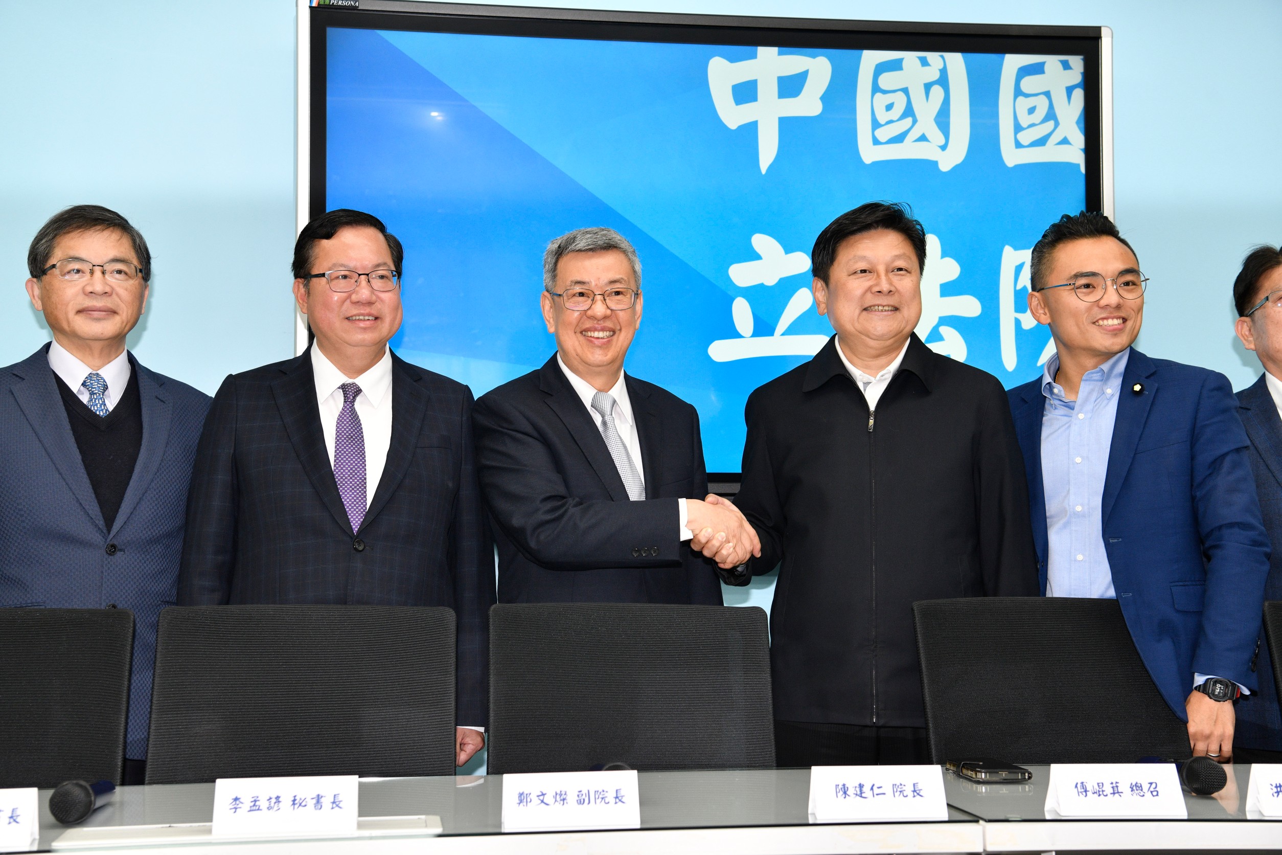 陳建仁率行政院團隊拜訪國民黨立院黨團。