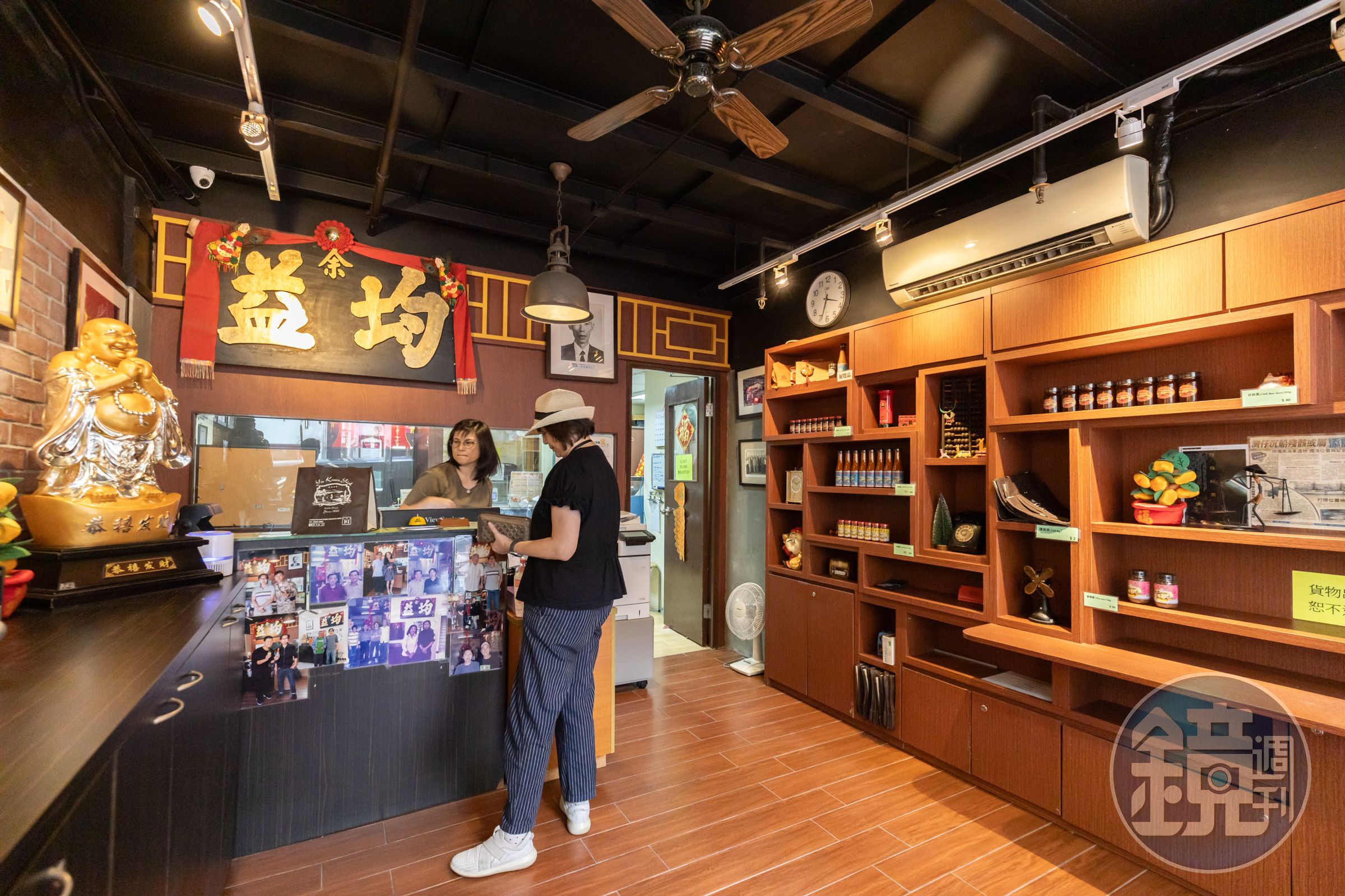 因為手工製造、產量稀少，西營盤總店裡只陳列少數商品，倒是斗大的金字招牌比較吸睛。