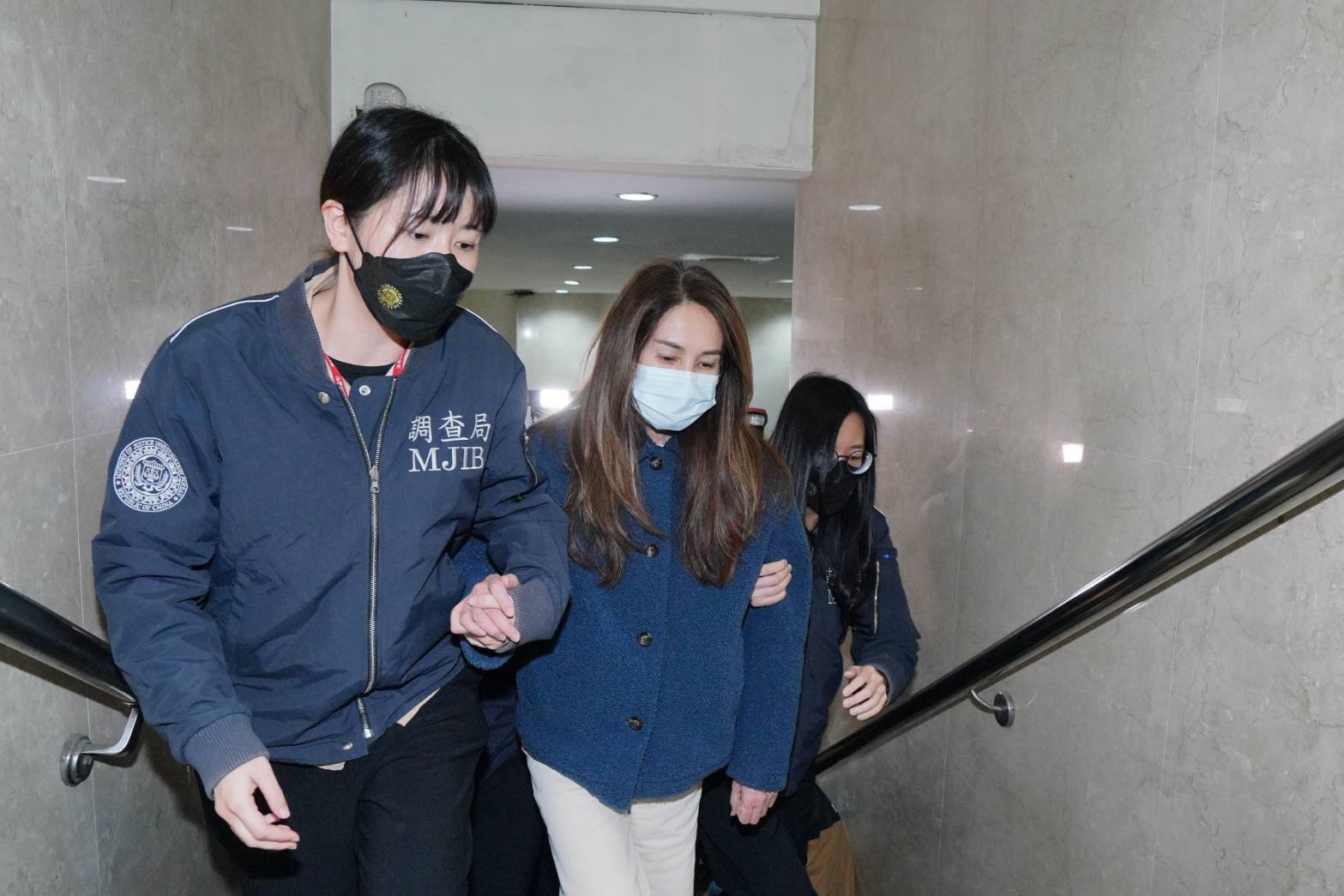 高金素梅今晨深夜被移送北檢複訊，因身體不適未能完成訊問。