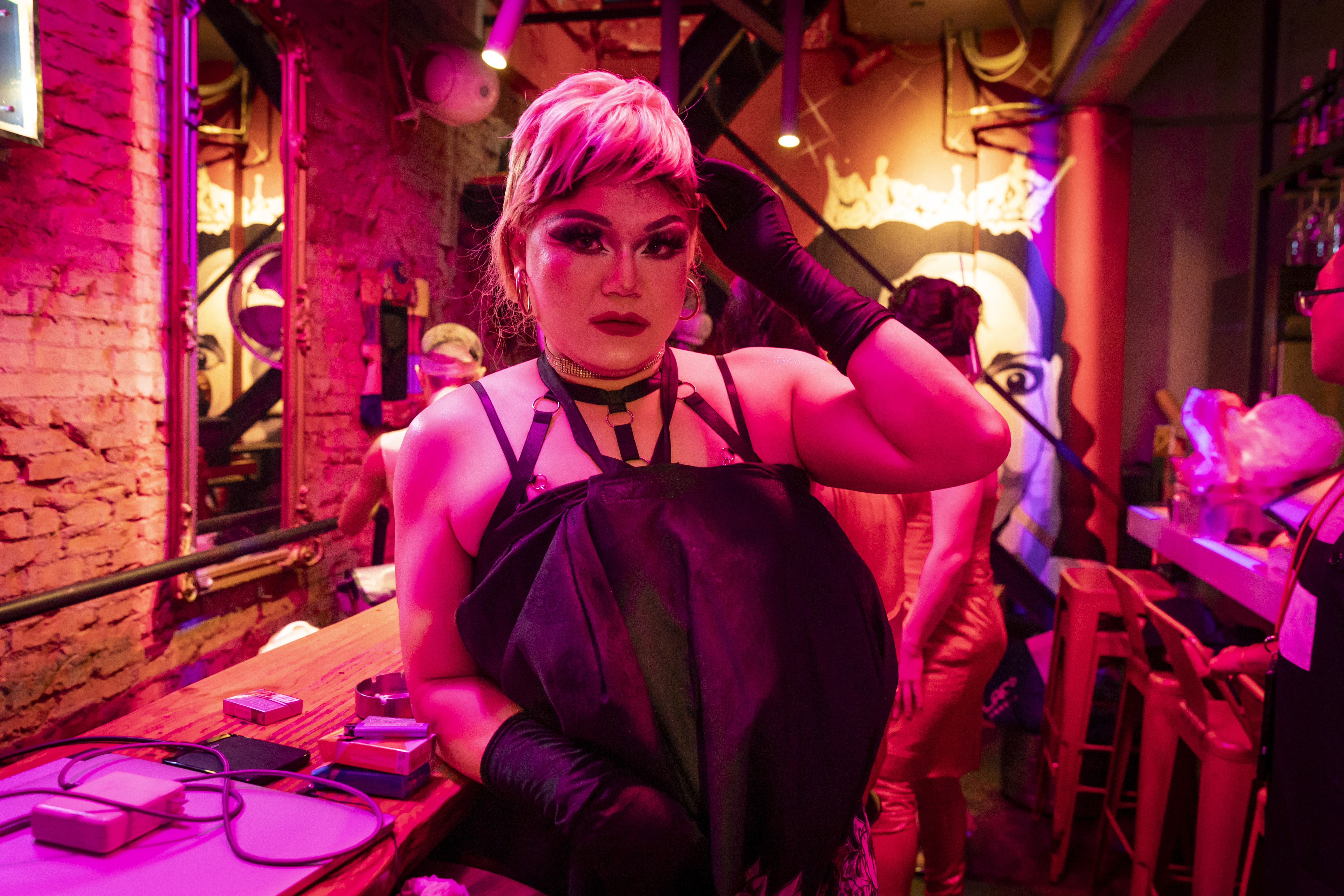 麻將水晶從高雄北上在Café DALIDA演出，為了節省交通費，他只能搭客運往返。