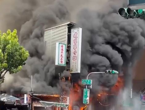 瓊姐車仔麵遭祝融波及，暫停營業。（翻攝瓊姐車仔麵老闆娘threads）