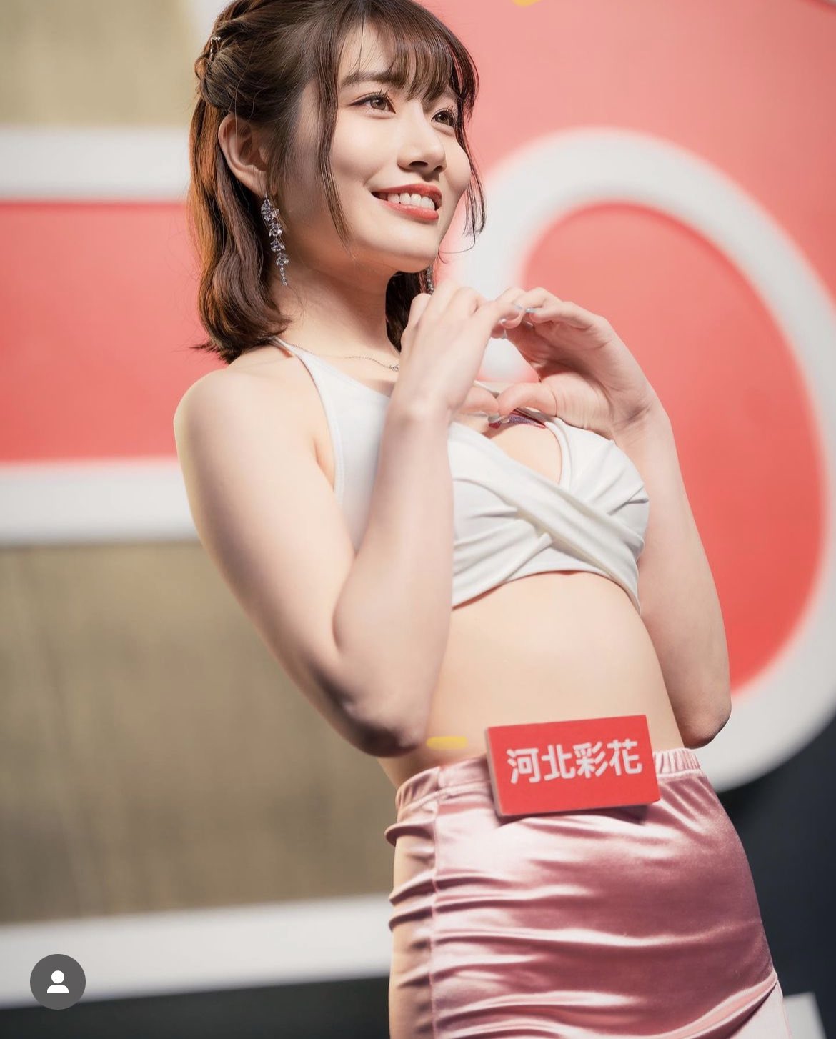 河北彩花去年在三上悠亞多支引退作品夾殺下，一劍浣春秋認為表現還算維持水準。（翻攝自河北彩花推特）