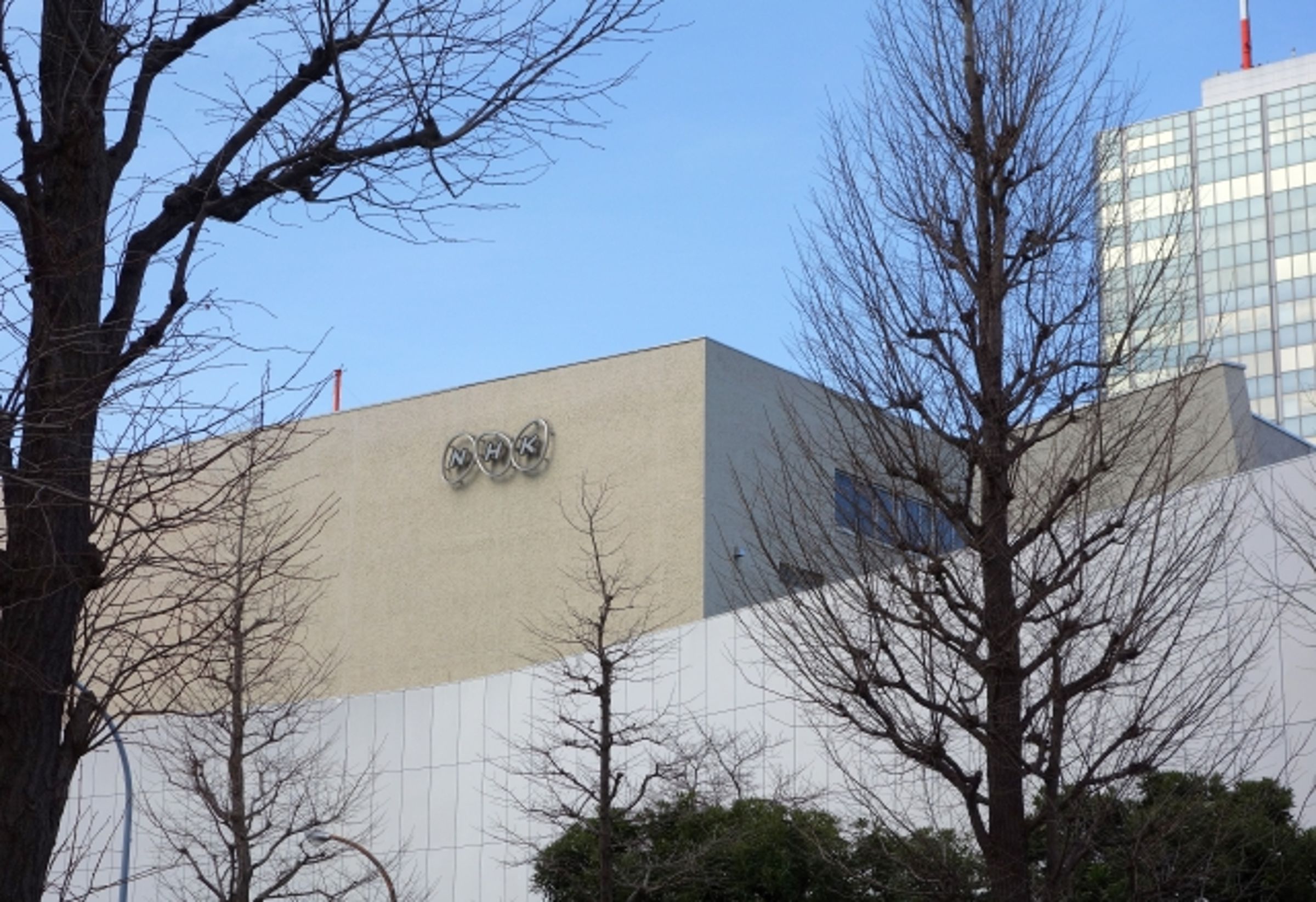 NHK中國籍播音員在播報靖國神社塗鴉事件時,竟脫稿高喊「釣魚島是中國領土」,事後NHK董事長召開記者會出面道歉。(示意圖,photoAC)