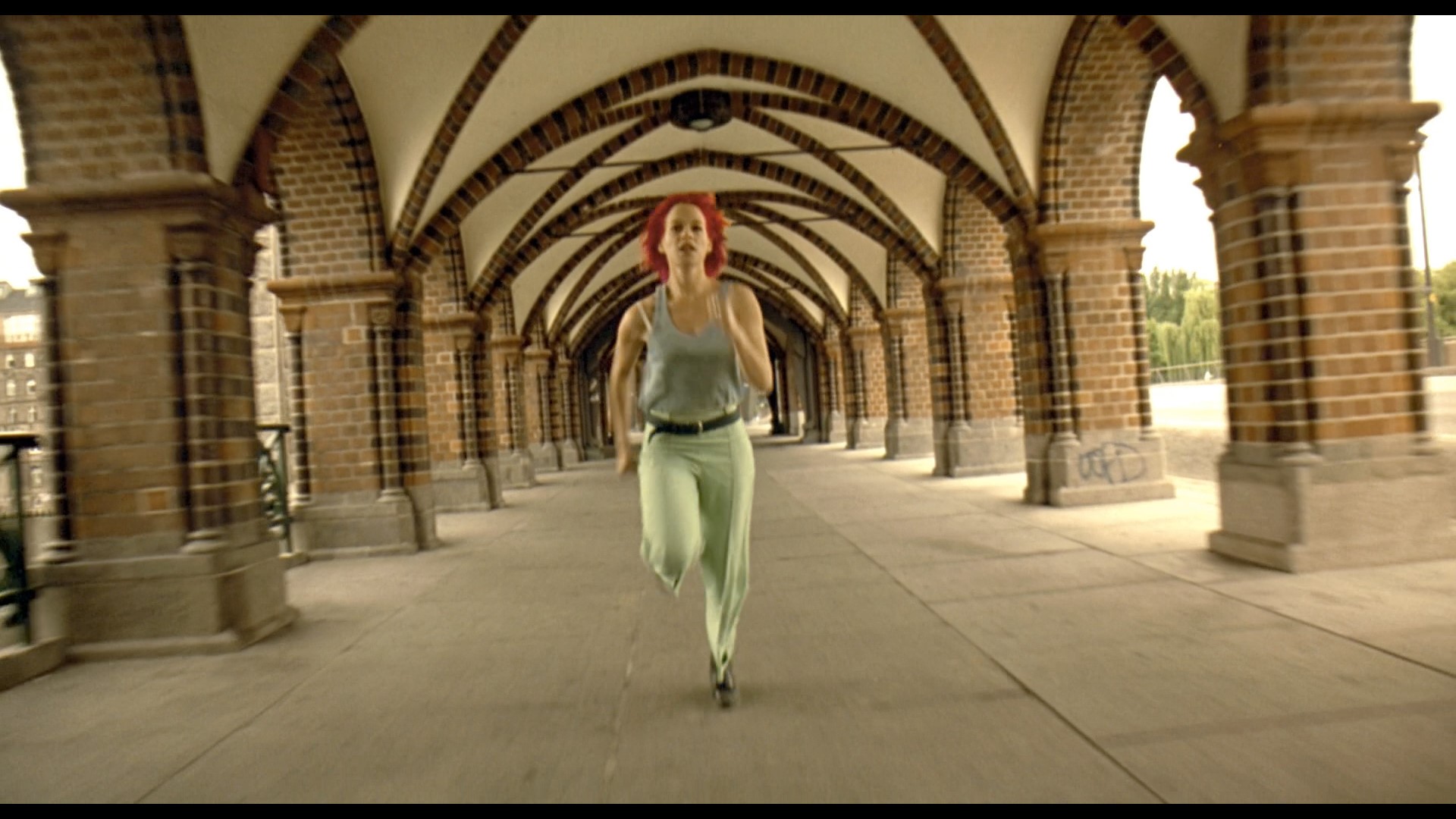 《蘿拉快跑》是鬼才名導湯姆提克威一鳴驚人代表作。（聯影提供）