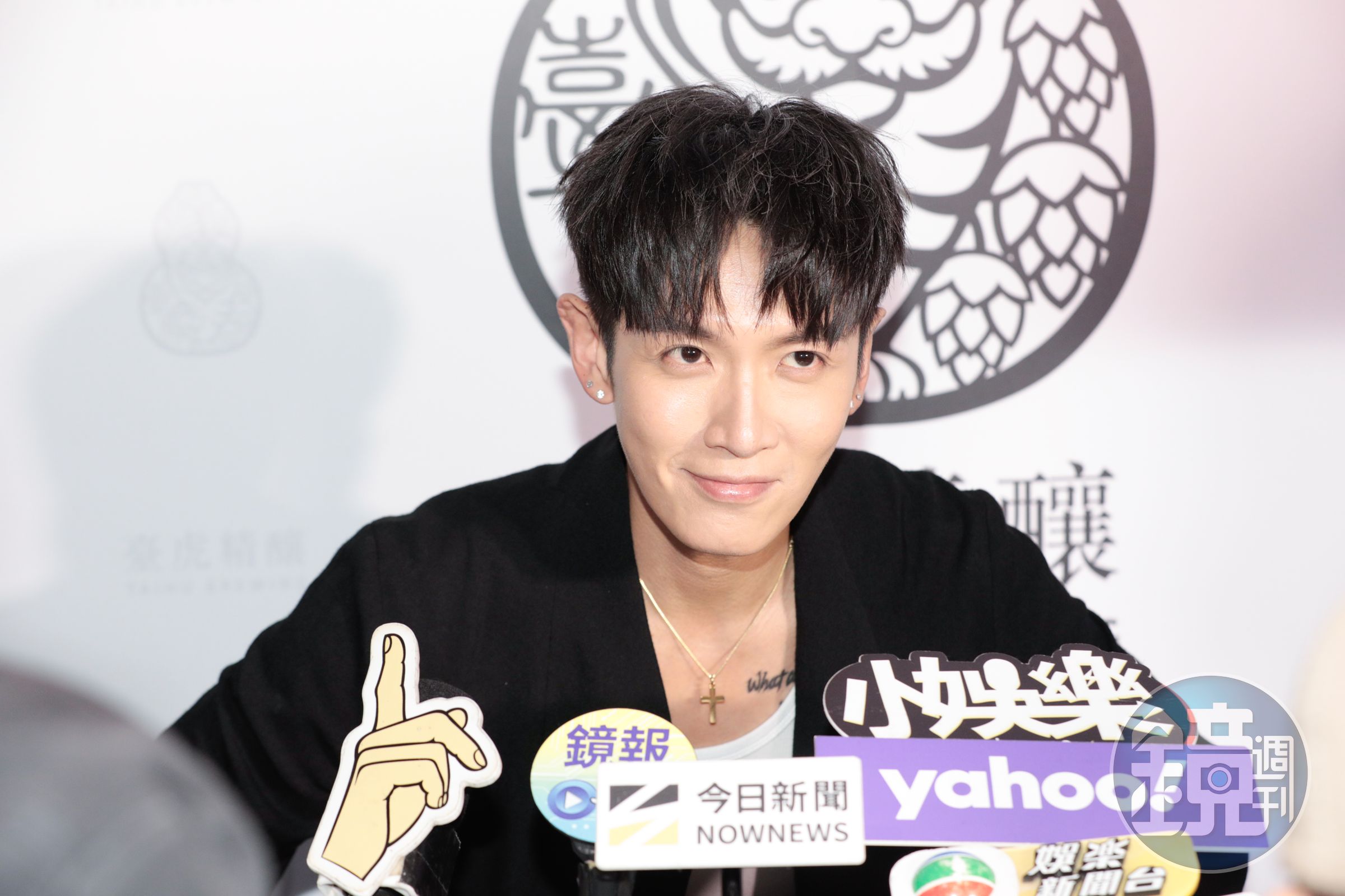 柯震東下半年有出單曲計畫,但表示不唱現場;被問到若鴻海、台積電找他唱尾牙,他笑稱「我很貴!」
