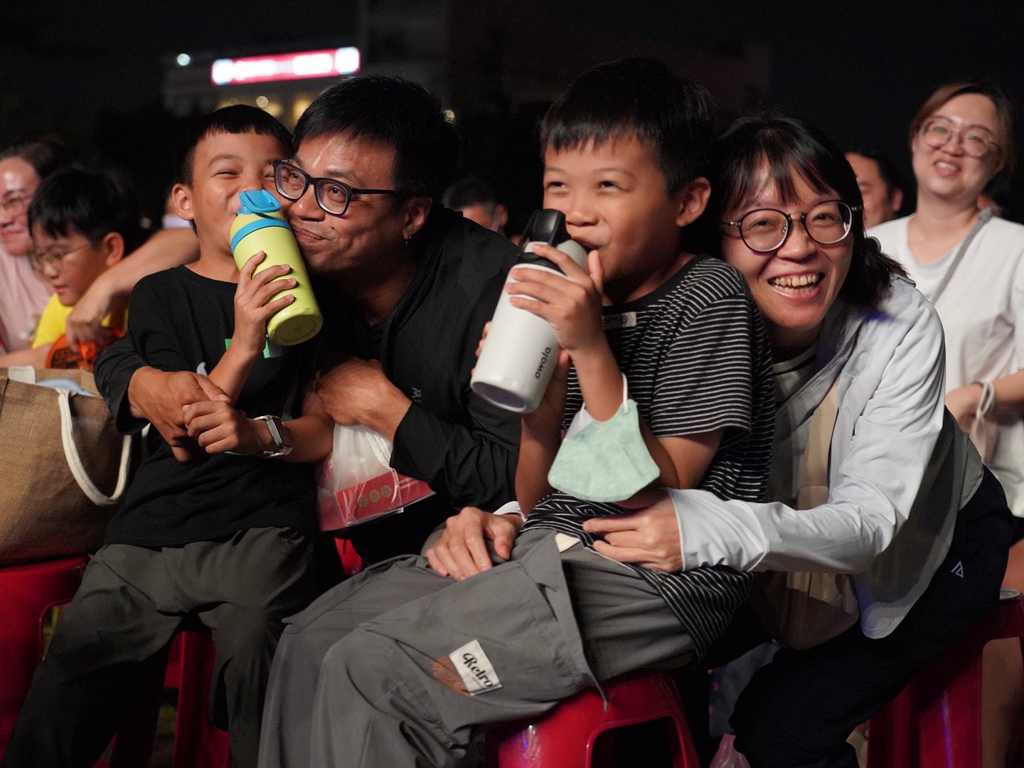 紙風車文教基金會近2年來發現，每逢畢業季總會收到幾筆姓名相同但聯絡方式不同的捐款，致電後才發現背後暖心故事。（翻攝自紙風車劇團 臉書）