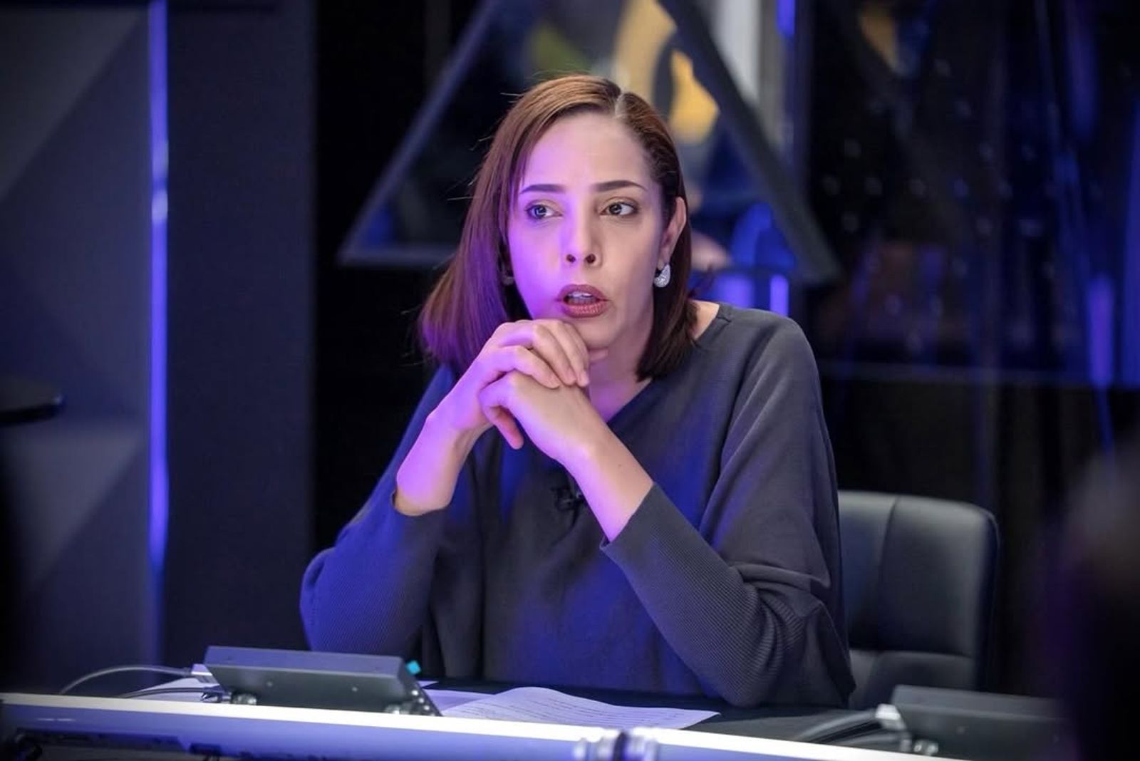 菲菲是一位活躍於日本的藝人與時事評論家。(翻攝自菲菲X)