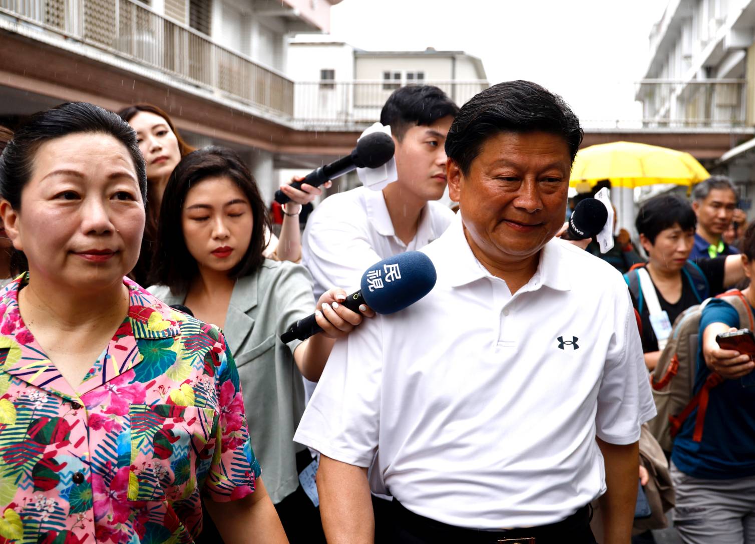傅崐萁投票後提起柯建銘，「拜託他這兩天不要再講話，讓我們有個寧靜的社會，希望大家一起團結。」