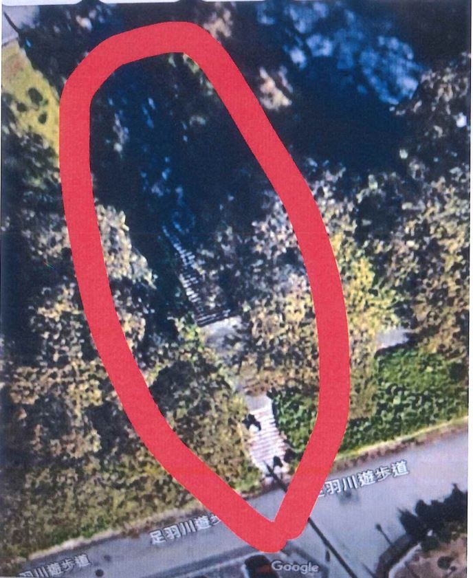 陳女士指控地陪帶領行走的樓梯沒有扶手,害先生受傷。(翻攝Google Map)