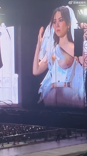 鄧紫棋的婚紗服，胸前宛如露點。（翻自微博）