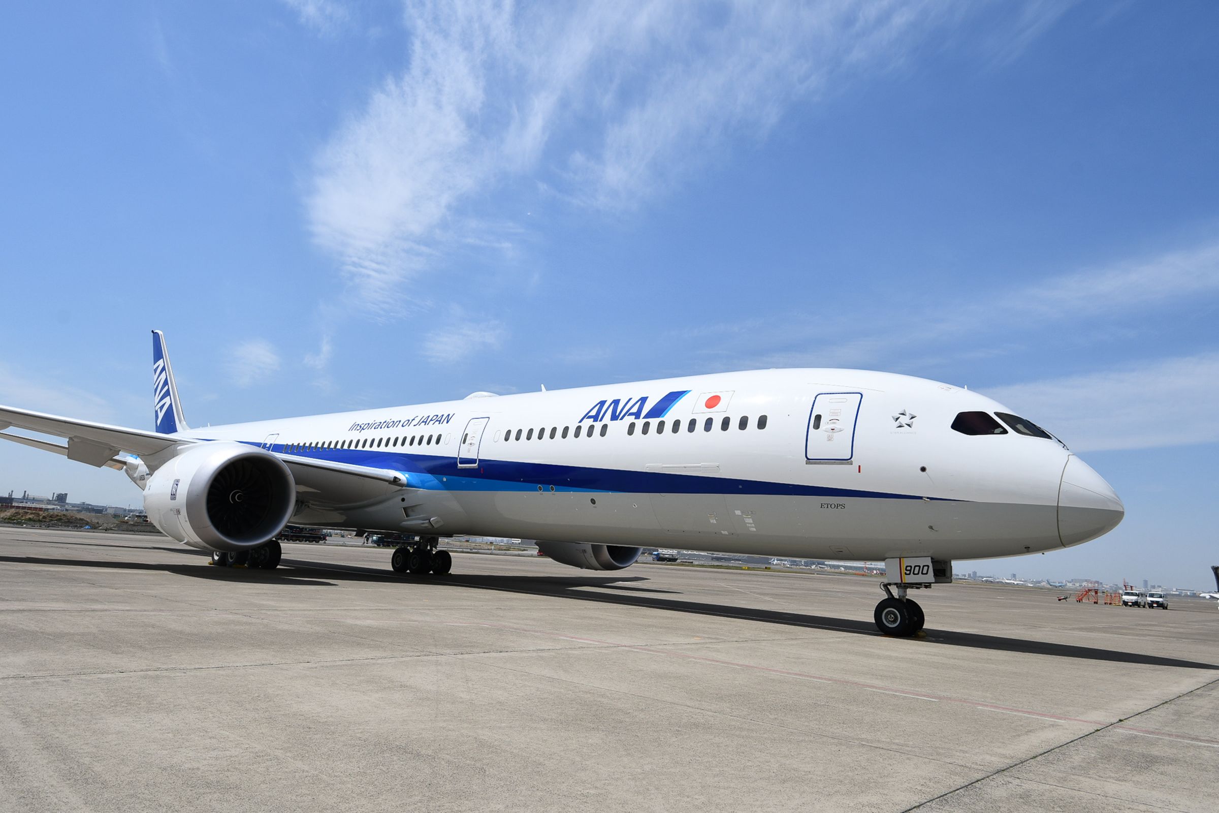 2架全日空飛機今日於大阪國際機場停機坪上發生機翼擦撞;圖並非發生事故班機。(翻攝自X@FlyANA_official)