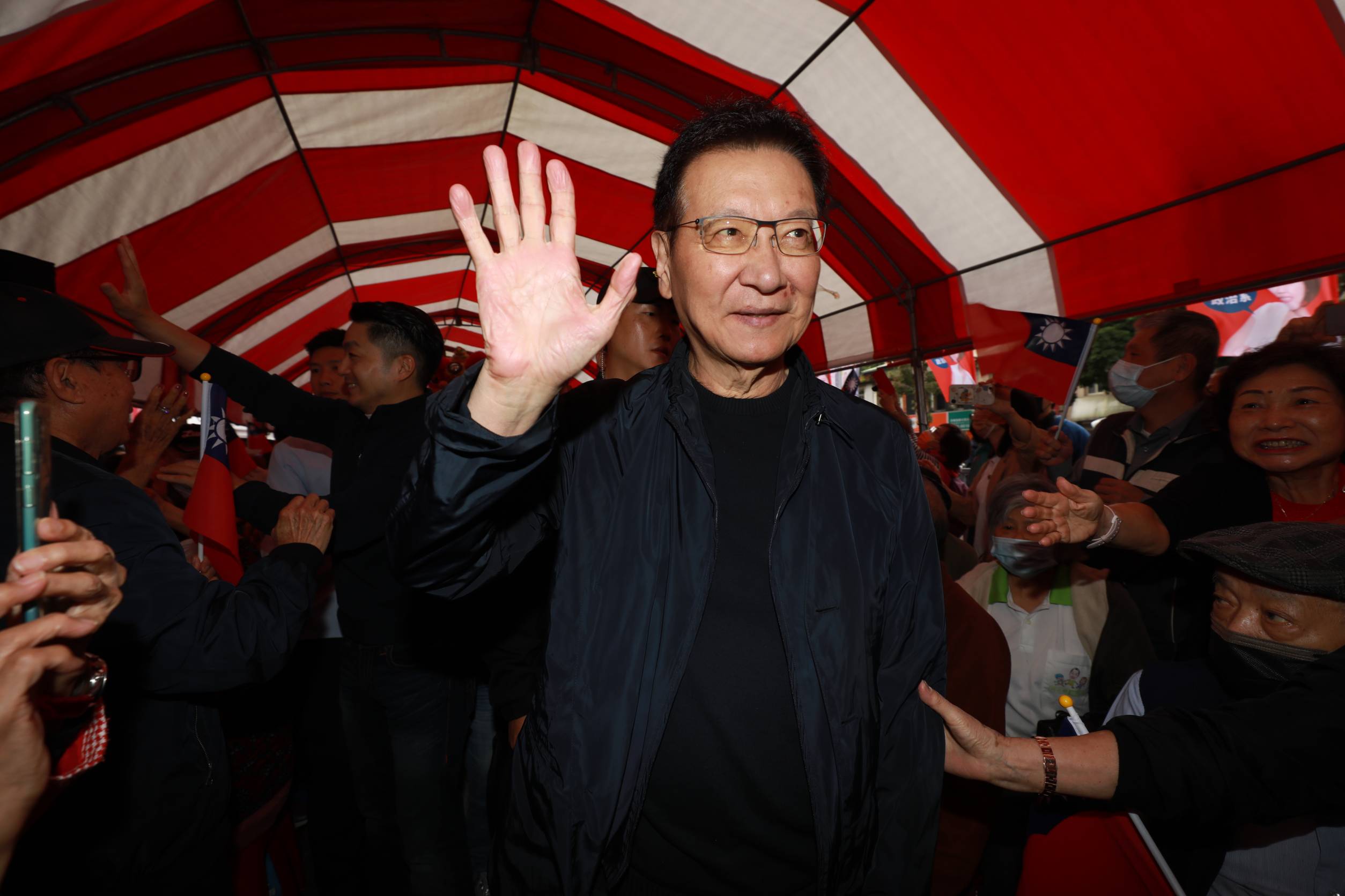 趙少康造勢時狂打戰爭牌，昔日同志姚立明說他每次選舉都這樣喊，「哪次應驗了」。