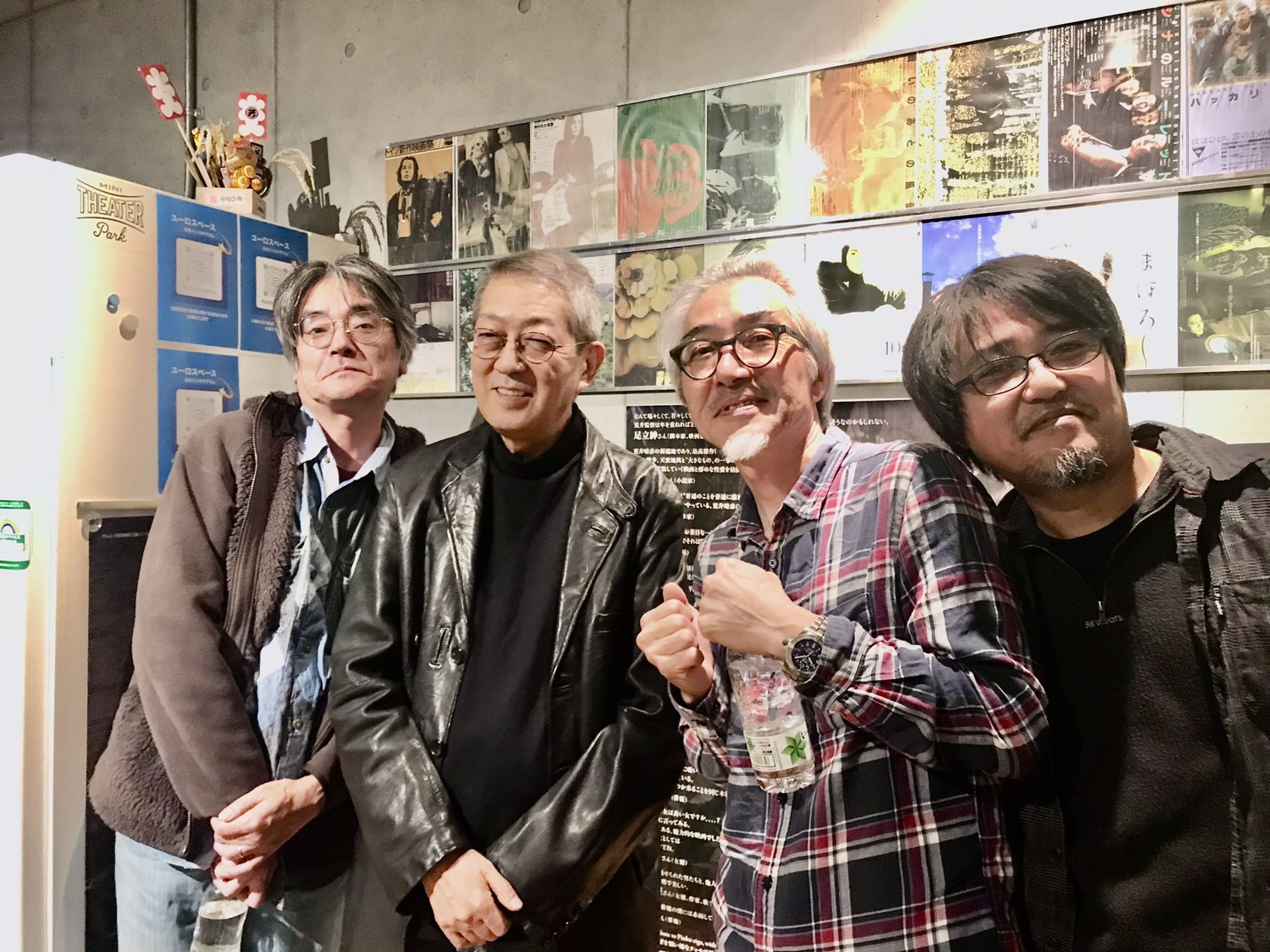 《花腐》在日本上映時,城定秀夫(右)、今岡信治(左)也都來力挺導演荒井晴彥(左二),右二為編劇之一的中野太。(翻攝自《花腐》Twitter)